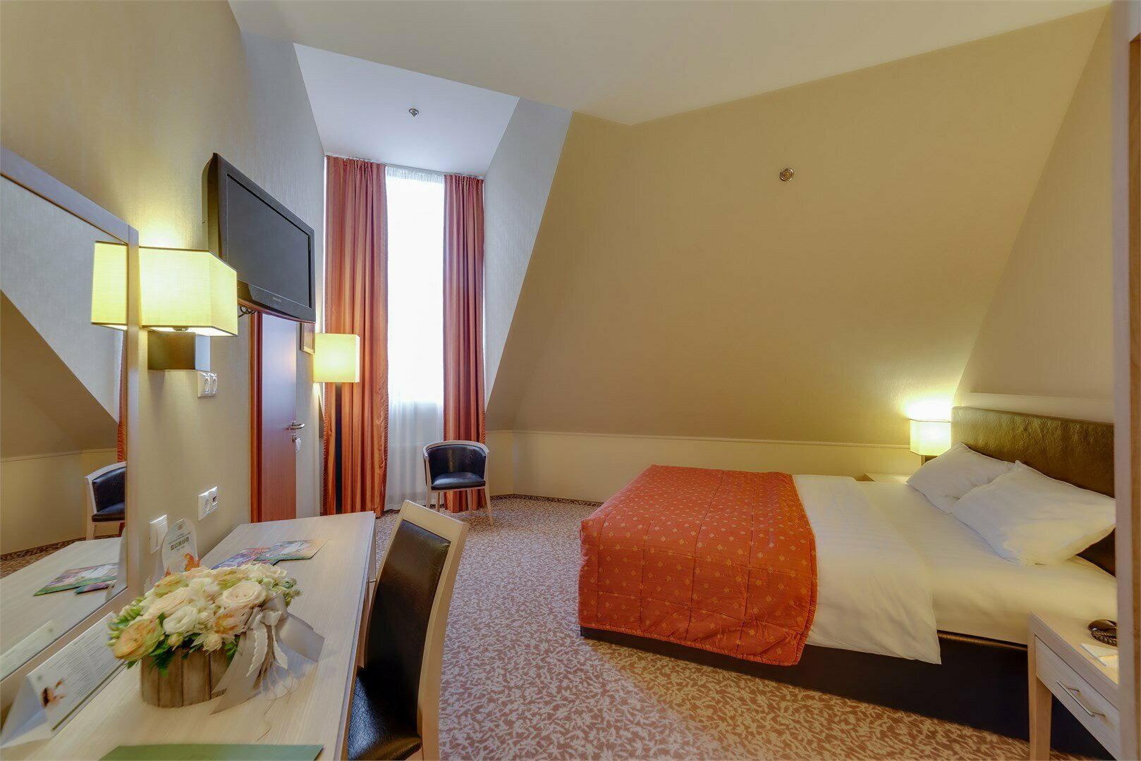 Стандарт мансардный с двуспальной кроватью