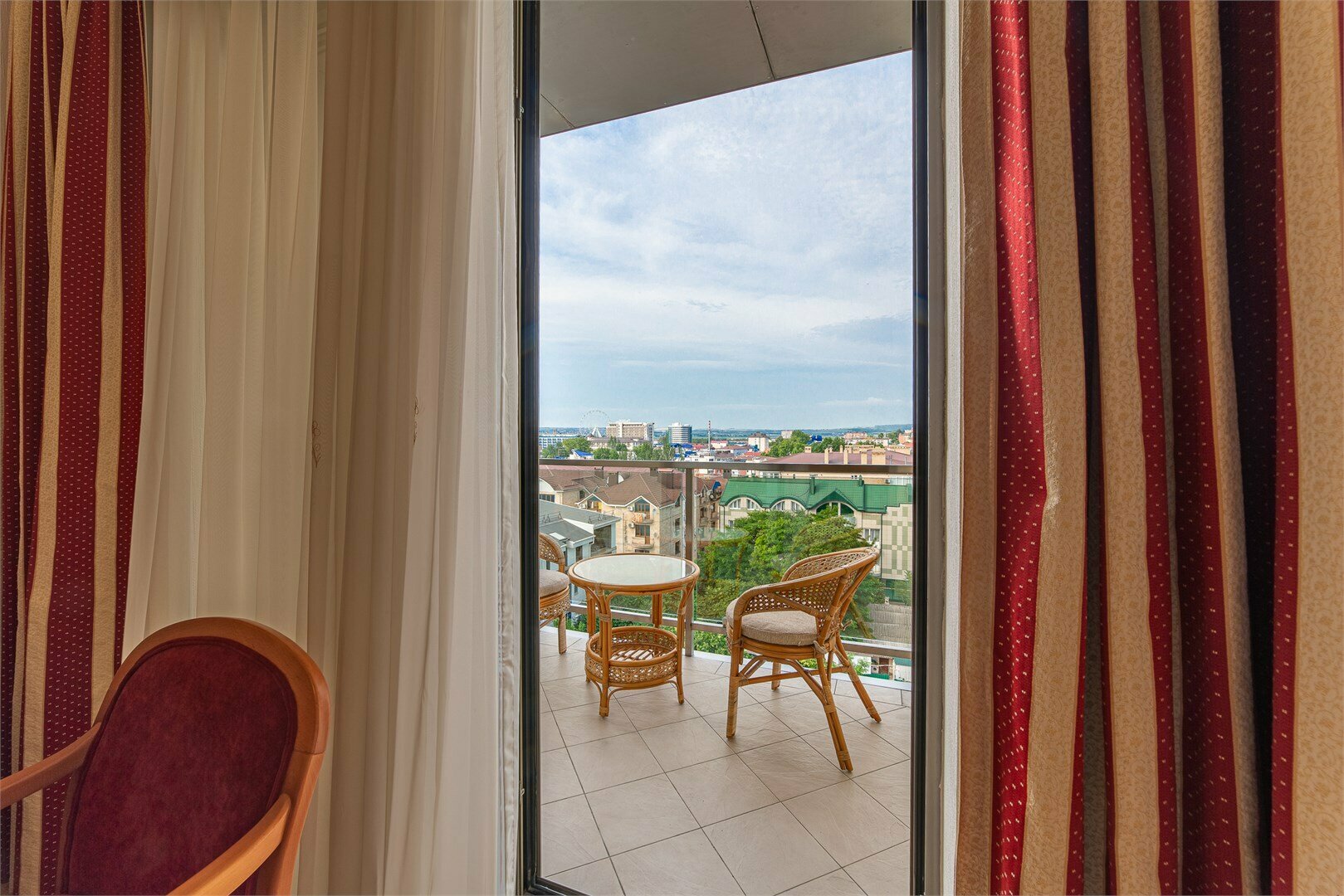 Стандарт (вид на город) с раздельными кроватями