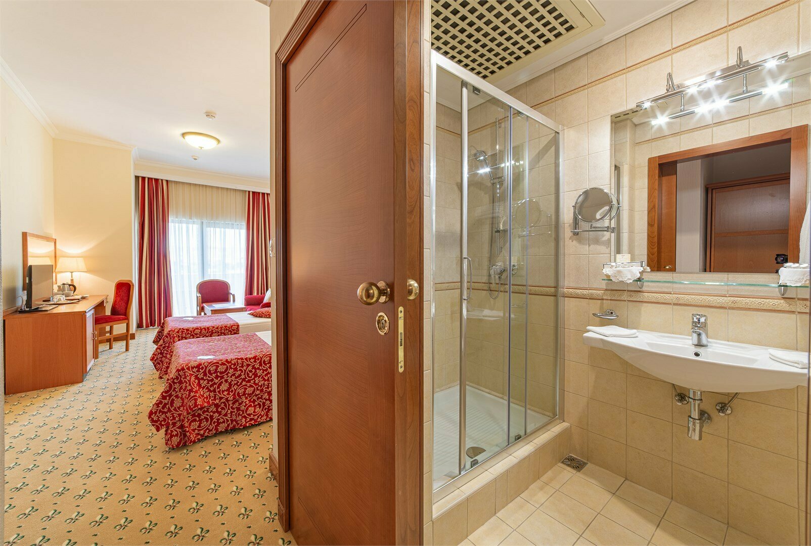 Стандарт (вид на город) с раздельными кроватями