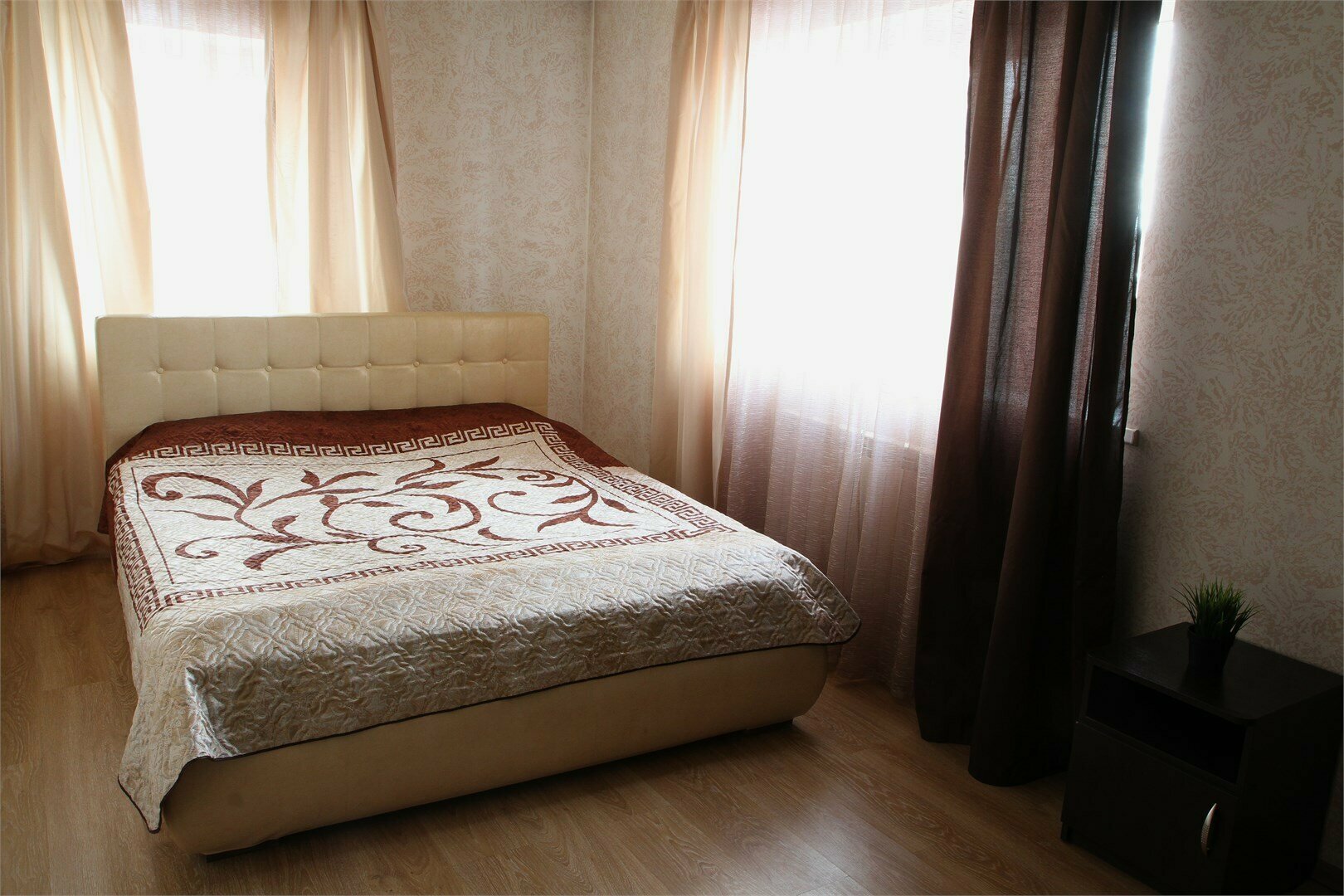 Номер полулюкс с сауной с одной большой кроватью