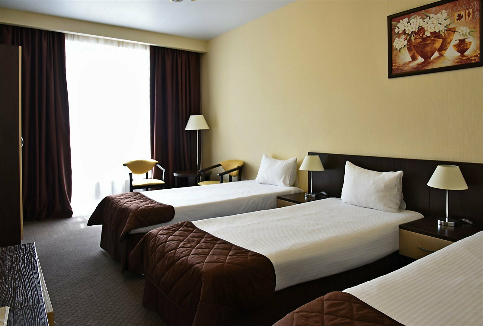 Стандарт 2-местный с дополнительной кроватью