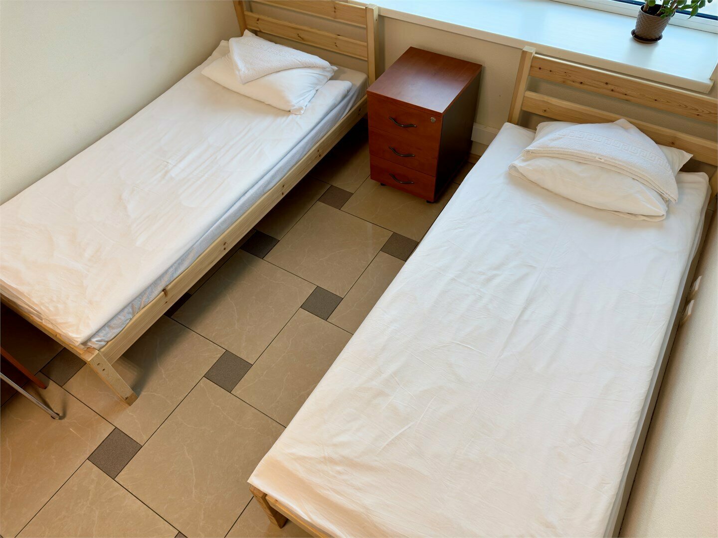 Трёхместная комната с 3 односпальными кроватями с электронным замком