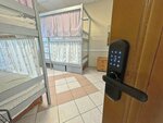 Кровать в мужской 4х местной комнате с электронным замком в Невский