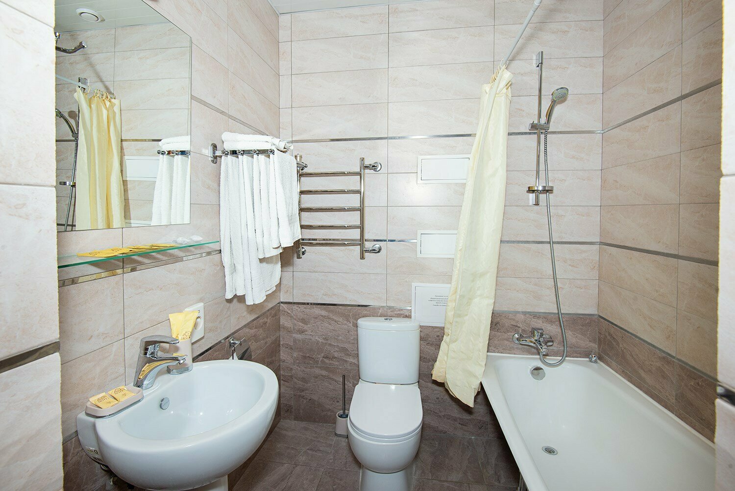 Улучшенный номер с кроватью размера «king-size» №201