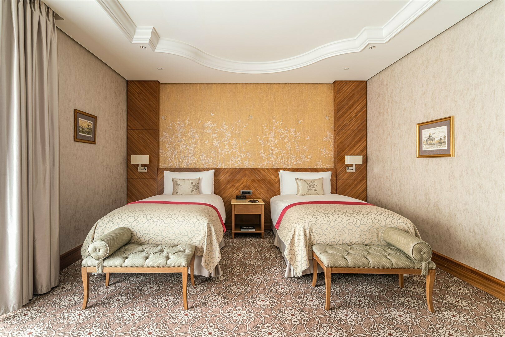 Супериор Твин с видом во внутренний двор