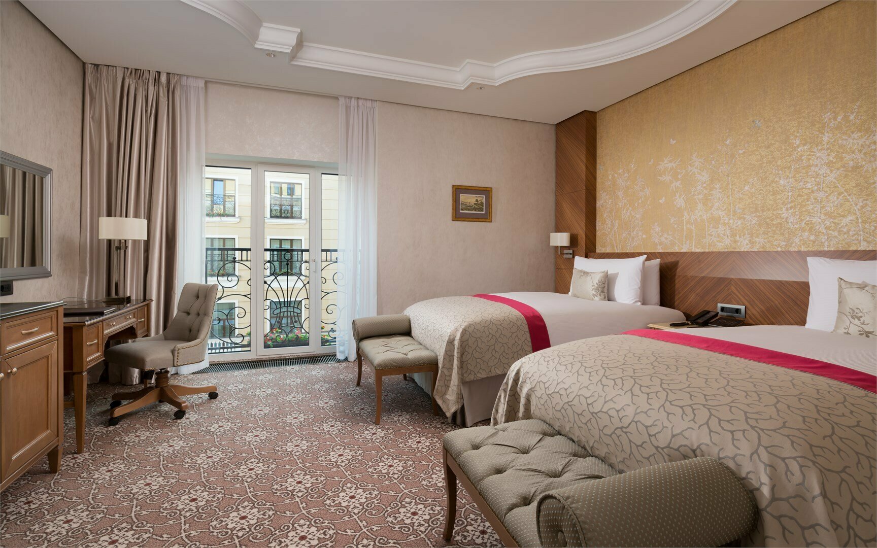 Супериор Твин с видом во внутренний двор