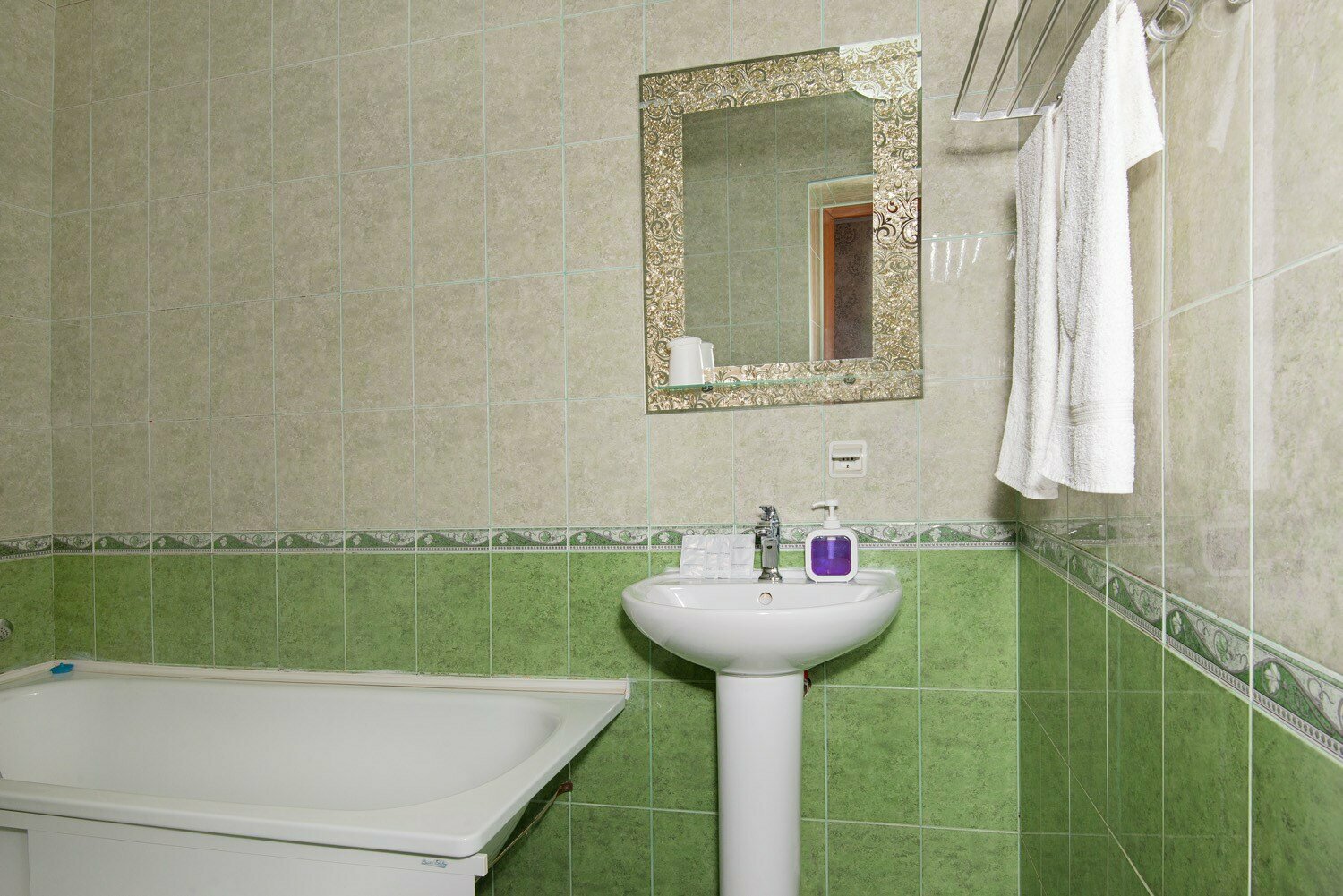 Двухместный номер с одной или с двумя раздельными кроватями 304