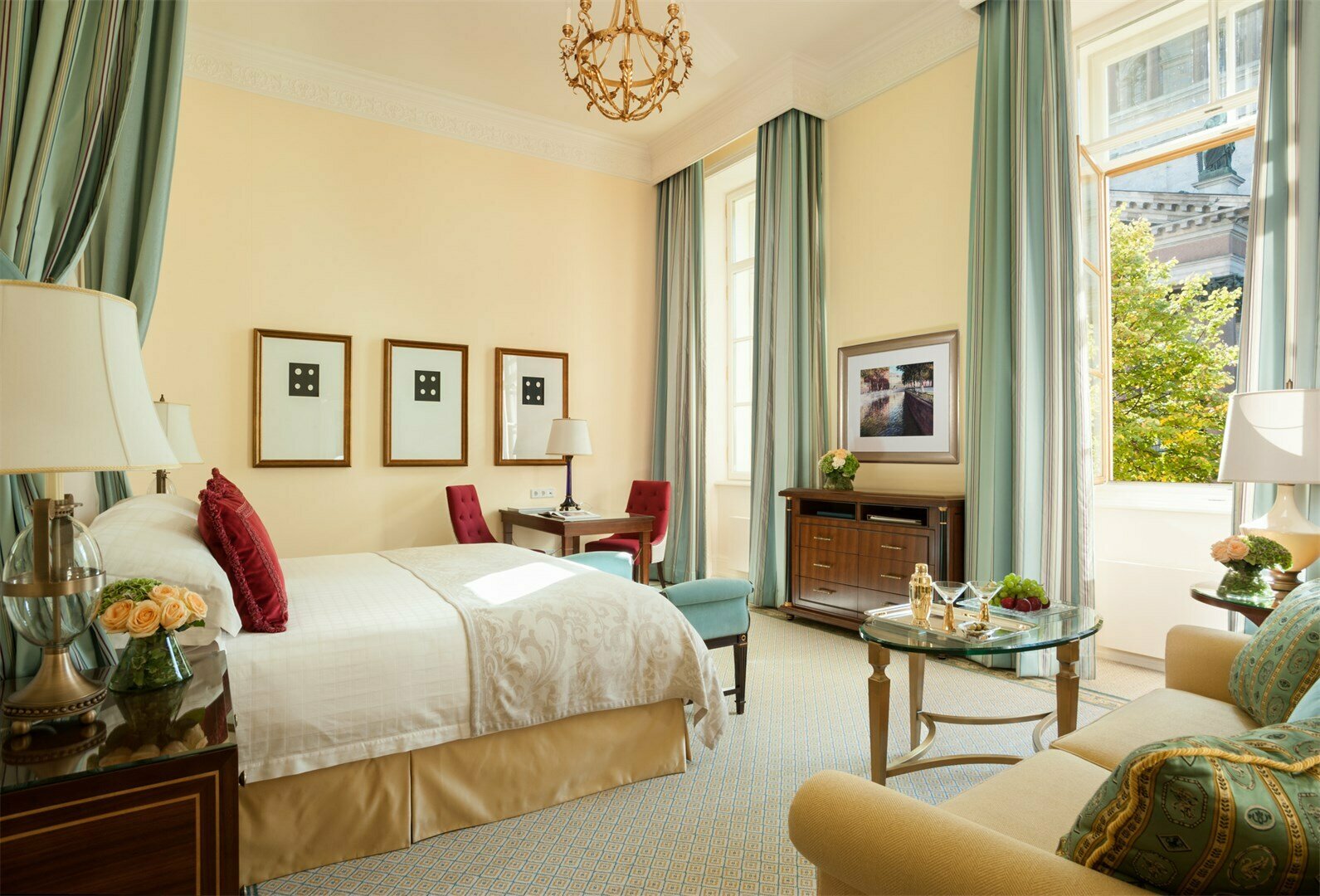 Полулюкс с видом на Исаакиевский собор King