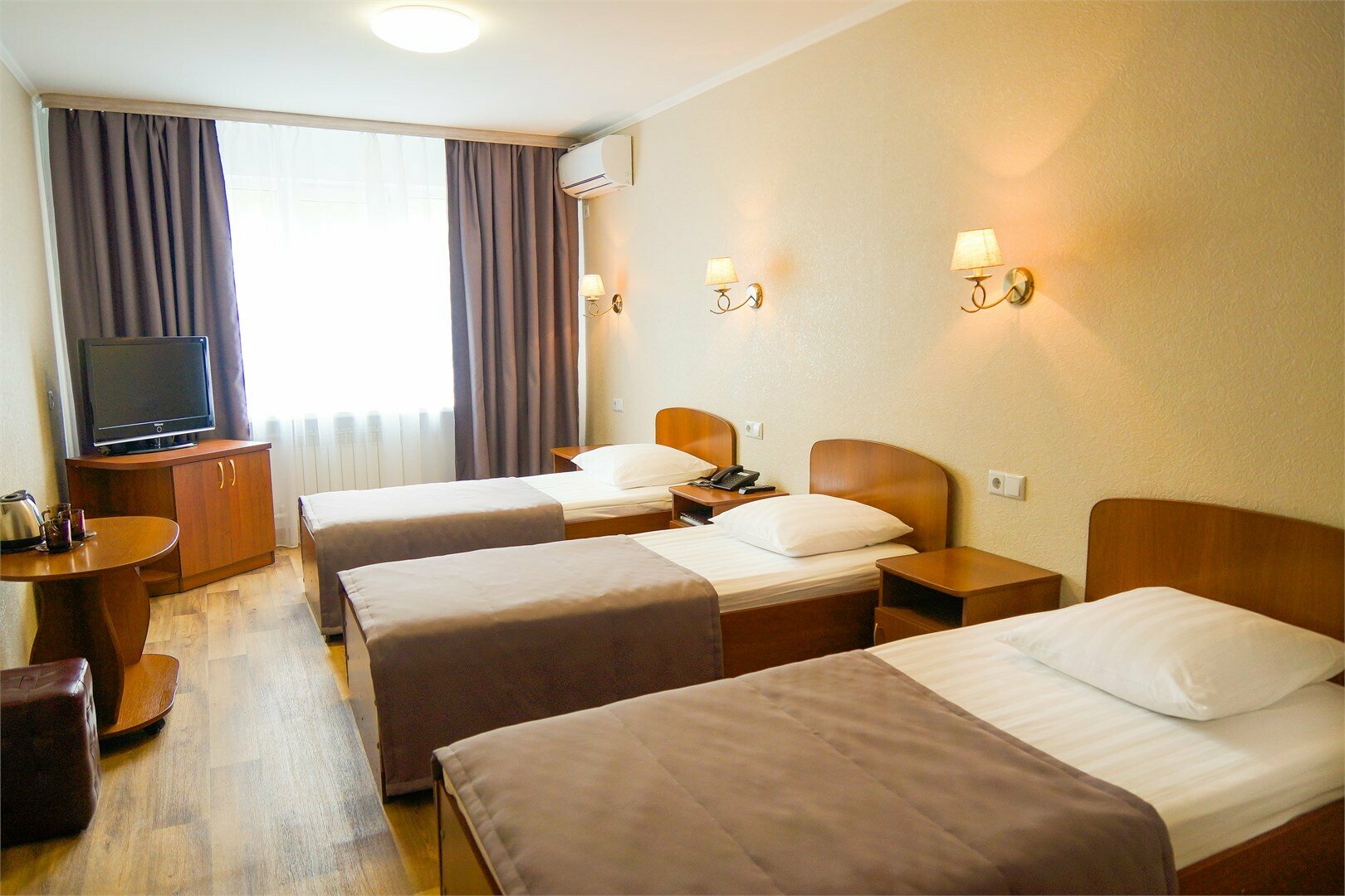 Семейный номер с тремя кроватями "Комфорт"