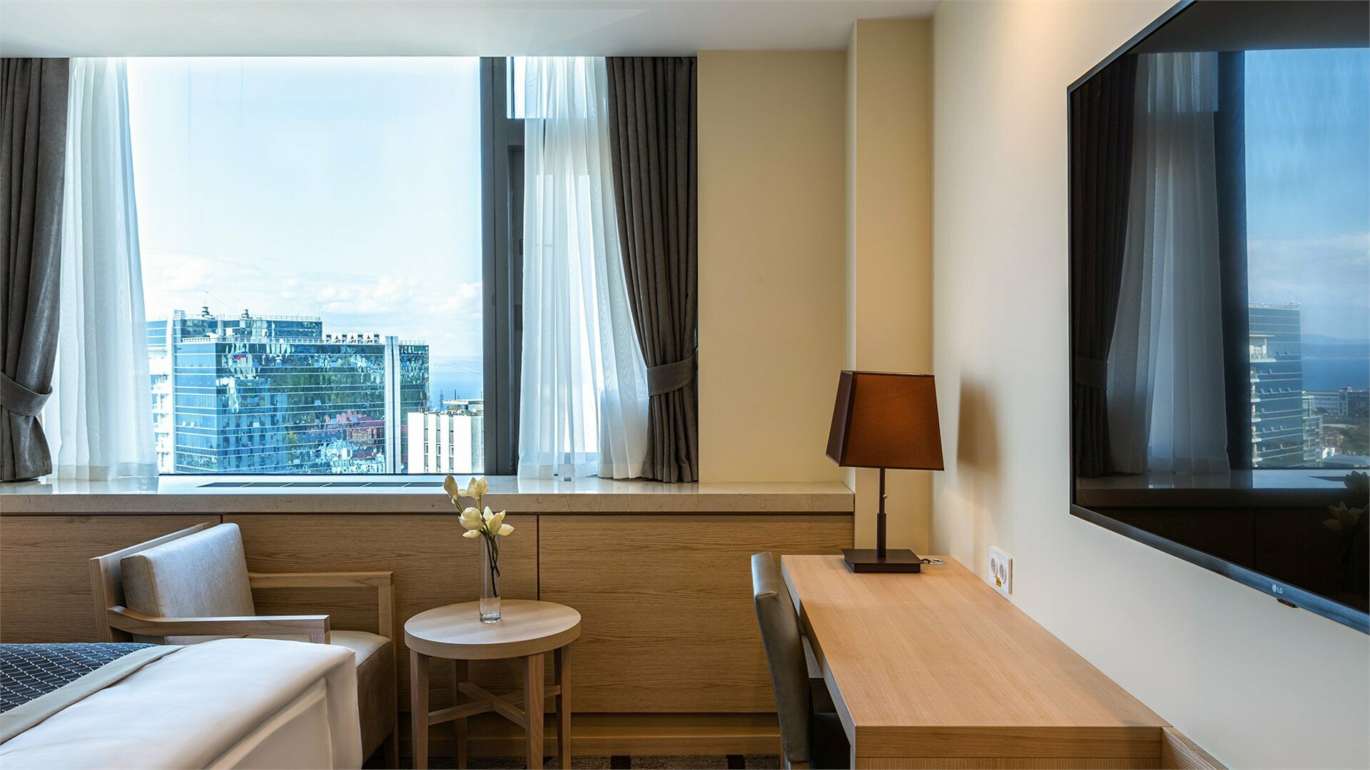 Premier Twin Golden Bridge View