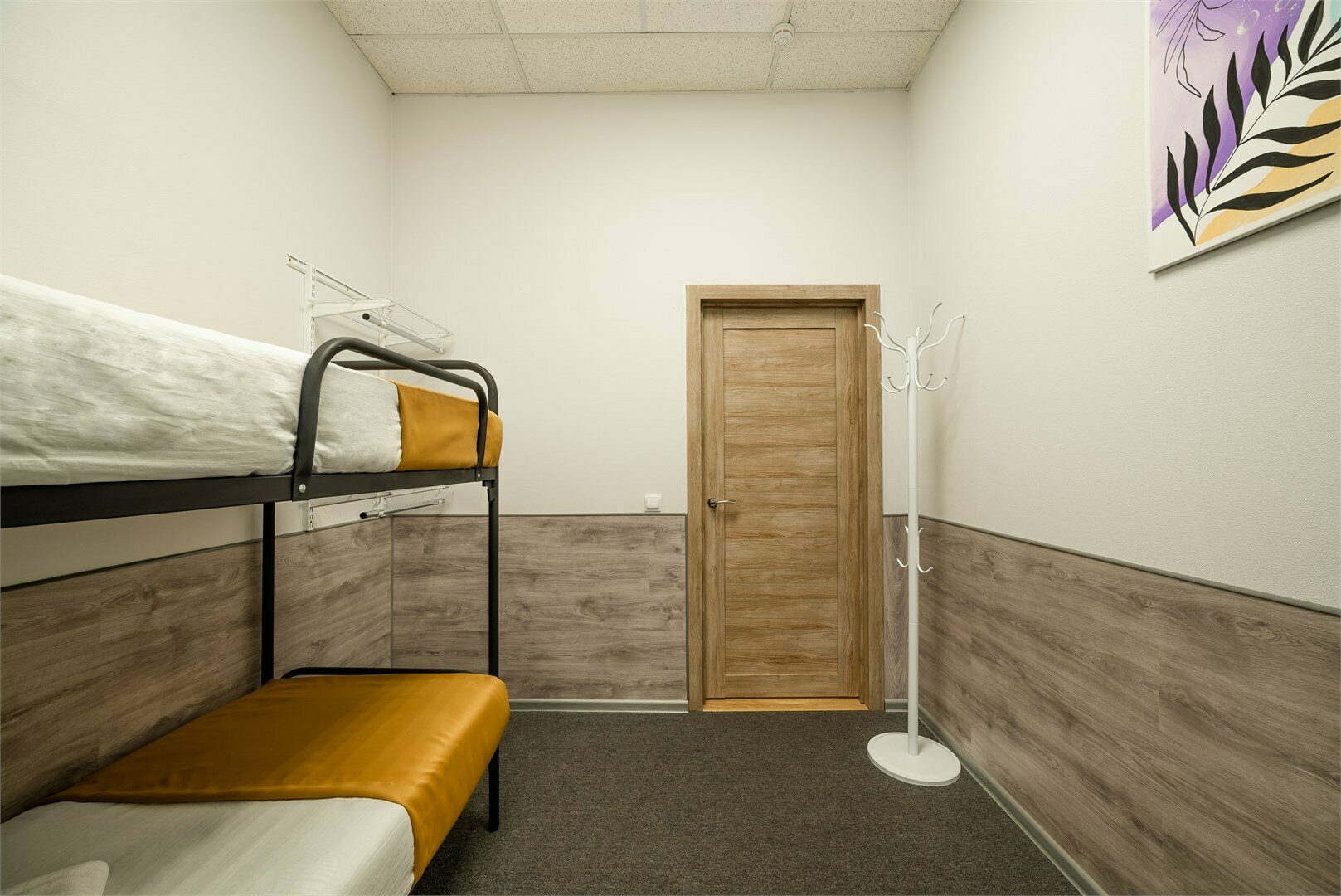 NEW Кровать в смежном женском номере