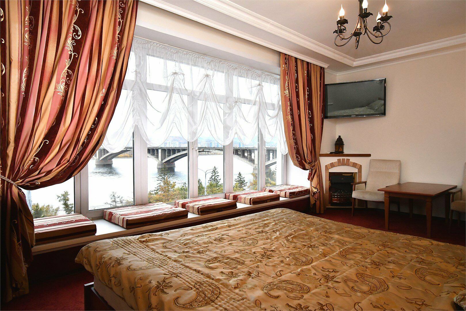 Джуниор Сюит "Огни Енисея"