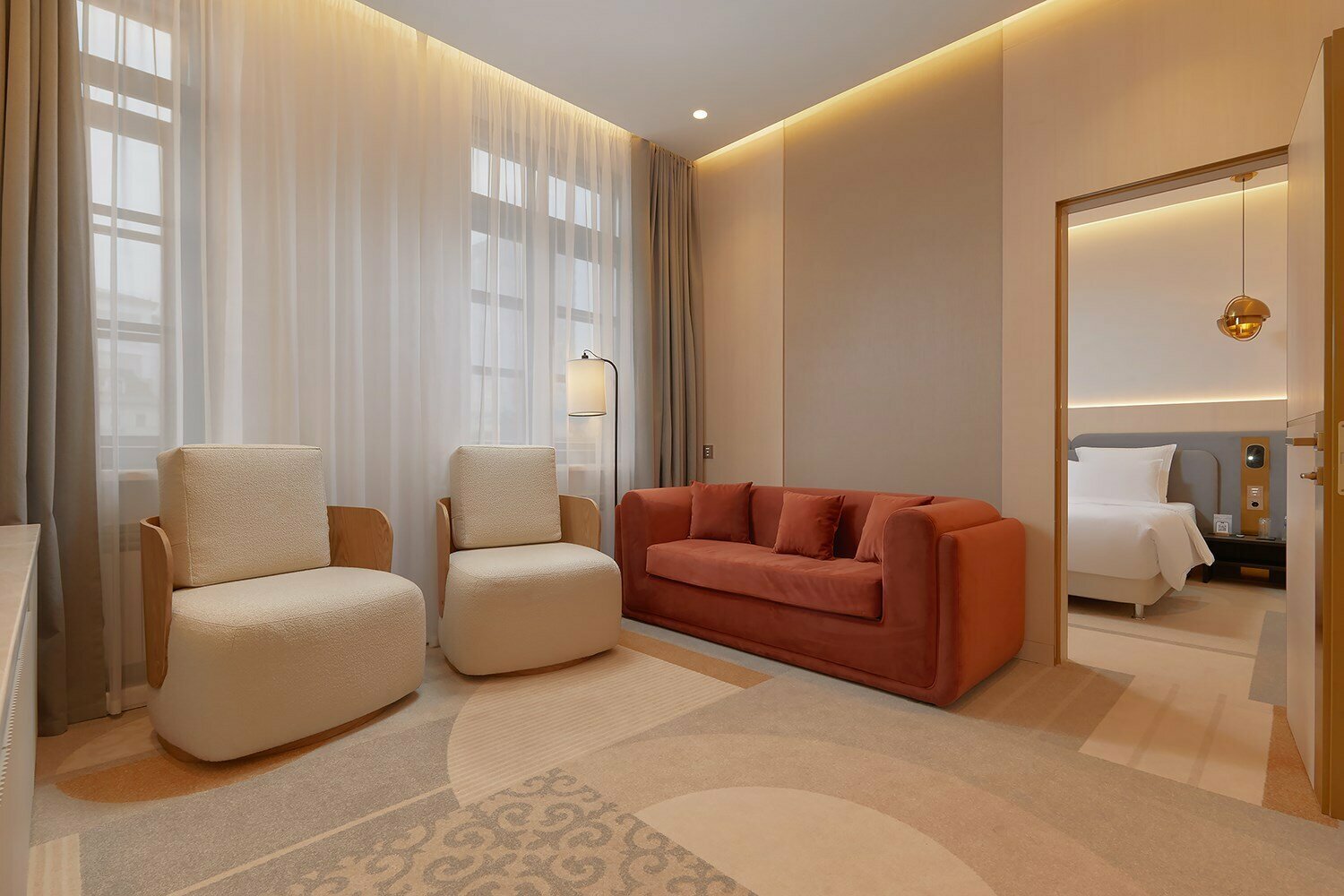 Двухкомнатный люкс с большой кроватью и диваном