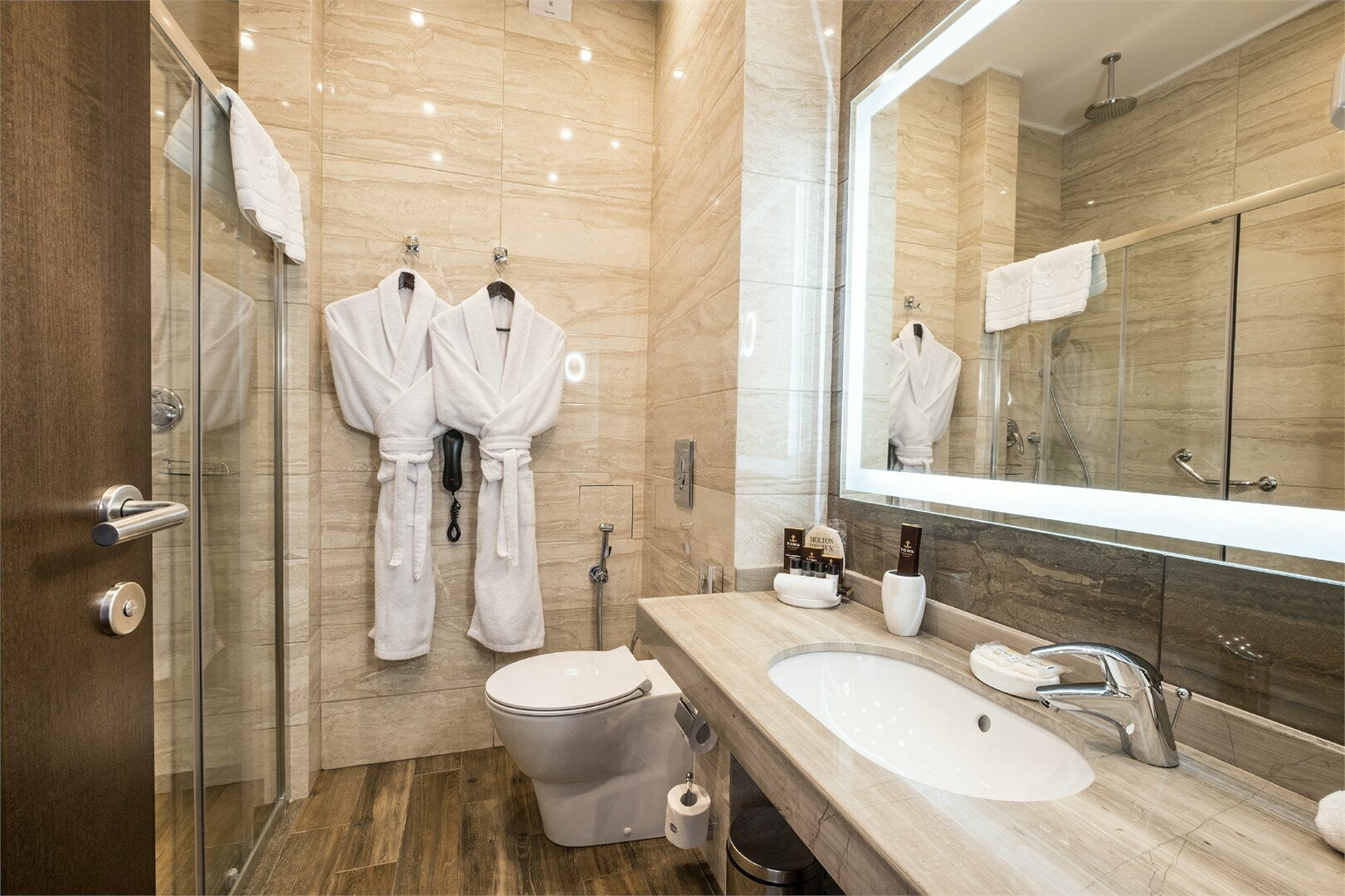 СУПЕРИОР С ВИДОМ НА НАБЕРЕЖНУЮ «KING SIZE»