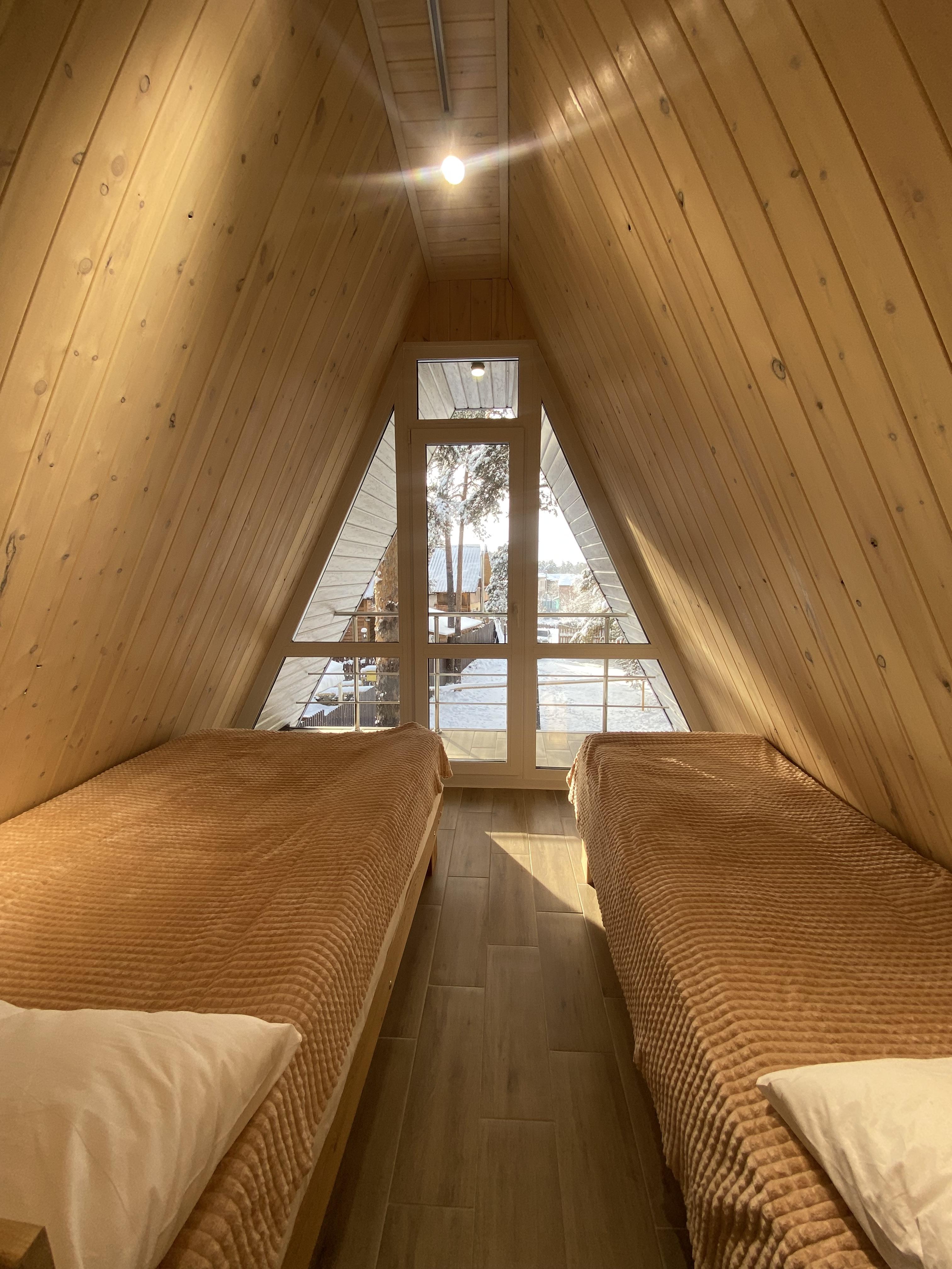 Коттедж с балконом