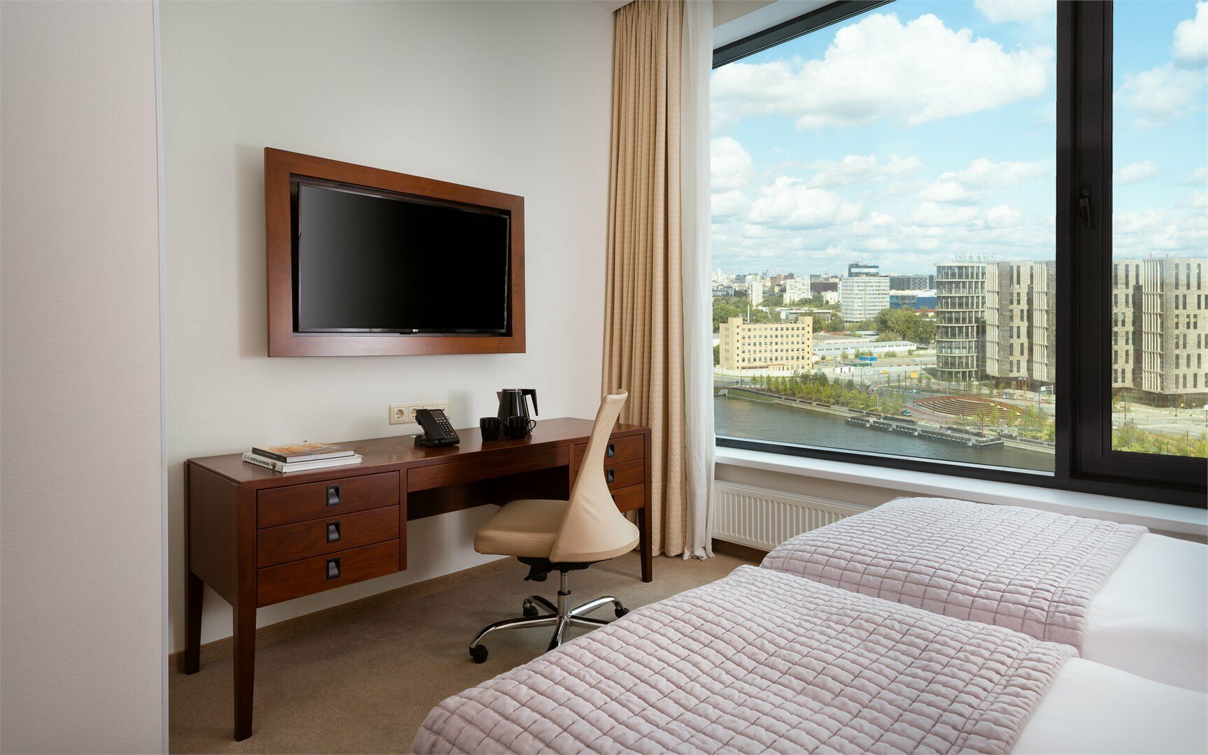 СУПЕРИОР с двумя  кроватями с видом на реку