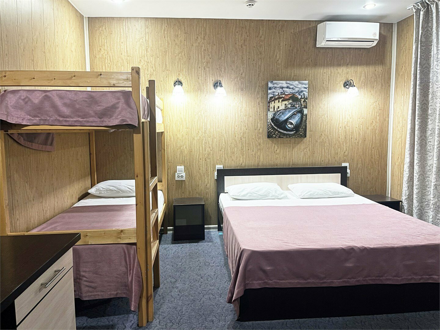 Четырехместный номер в цокольном этаже со своим санузлом без кухни