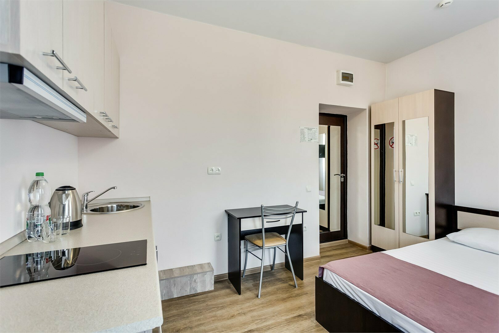 Студия с балконом со своим санузлом и кухней