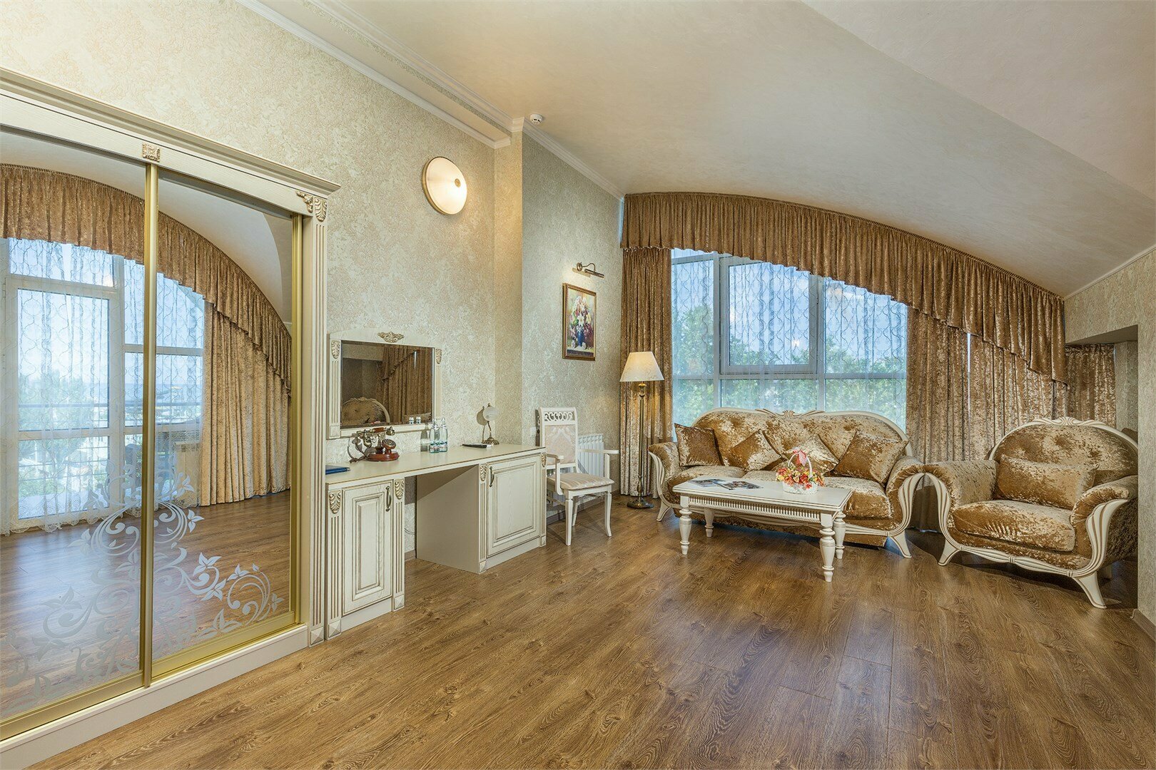 Люкс с балконом