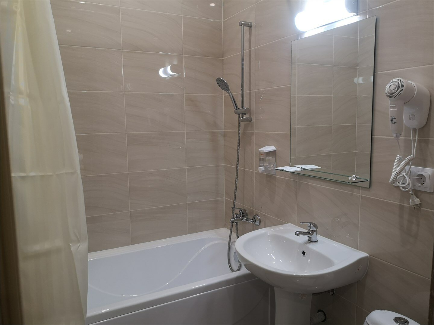 Одноместный номер  ( цокольный этаж )