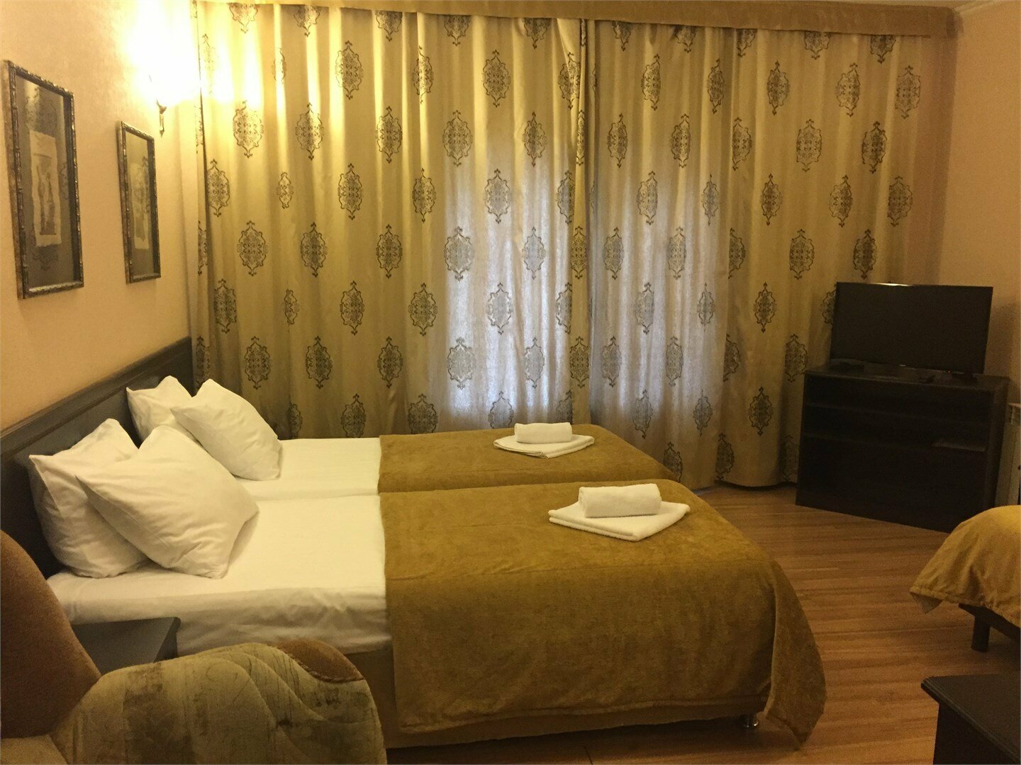 Трехместный