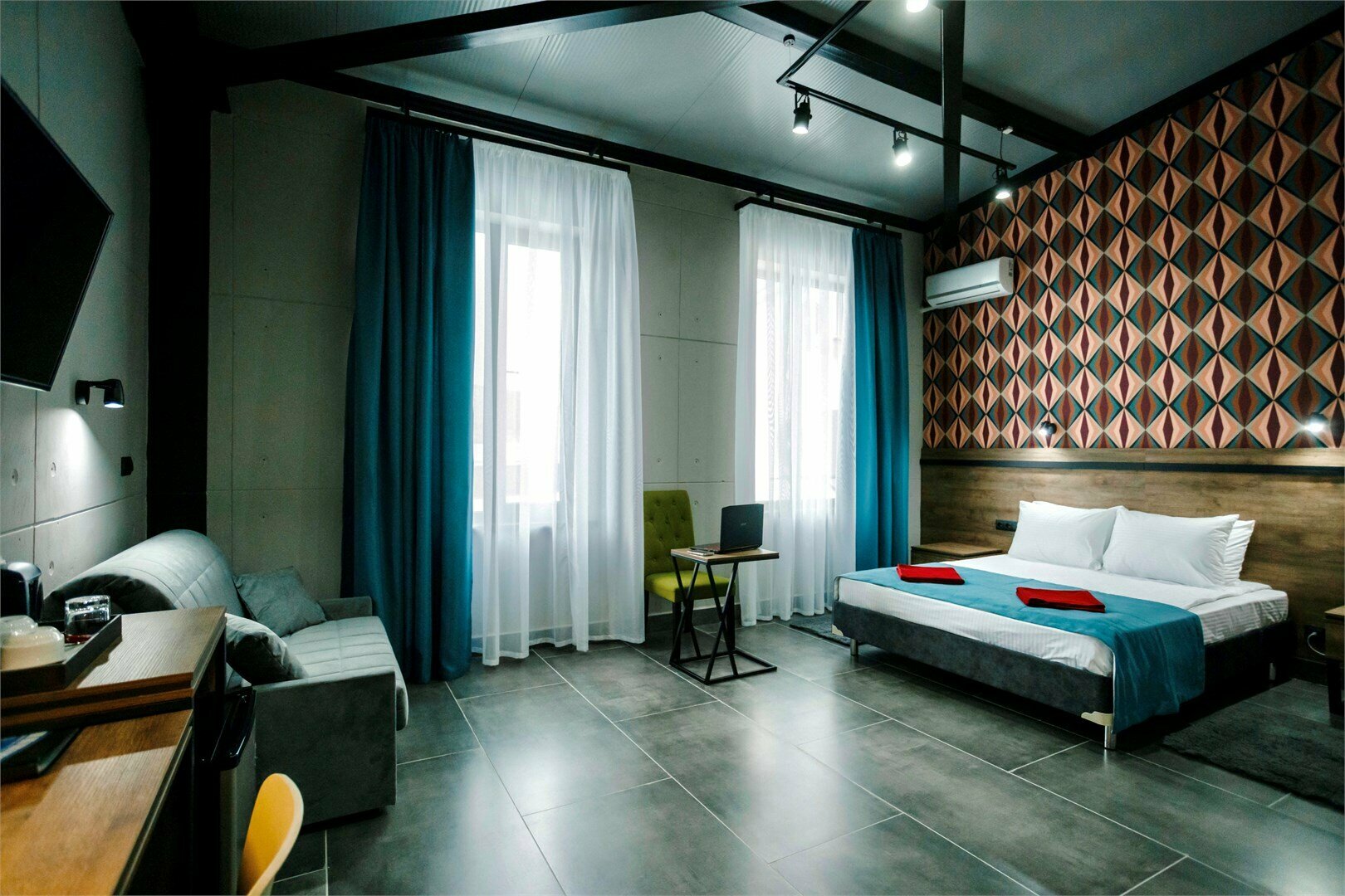 Джуниор Сюит