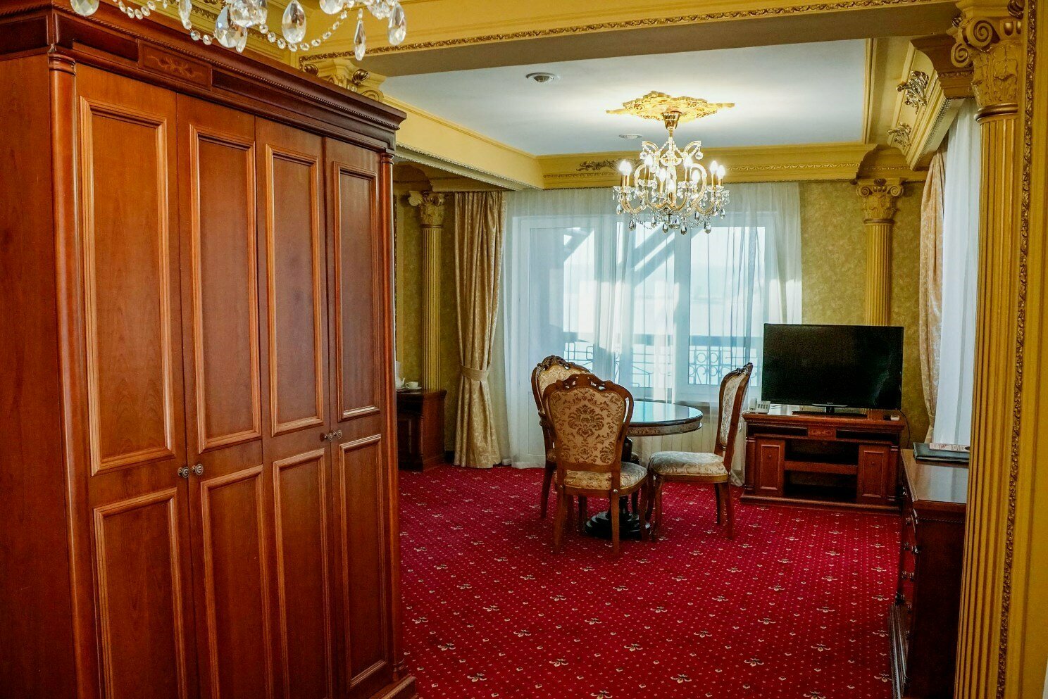 Высшая категория  Джуниор Сюит "Премиум"- Двухместный DBL/ TWN с балконом, с видом на Байкал