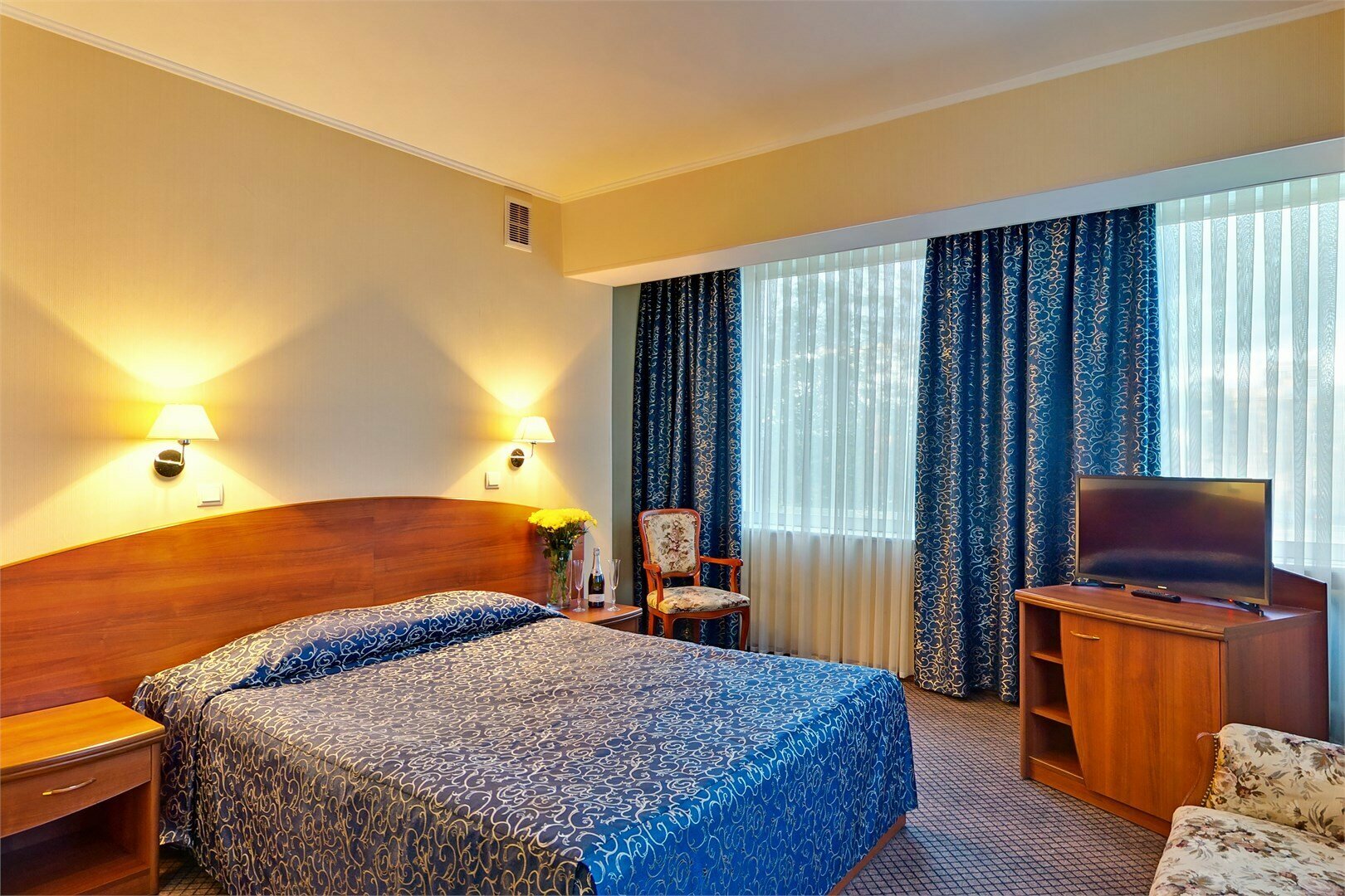 Cтандарт улучшенный с одной большой кроватью