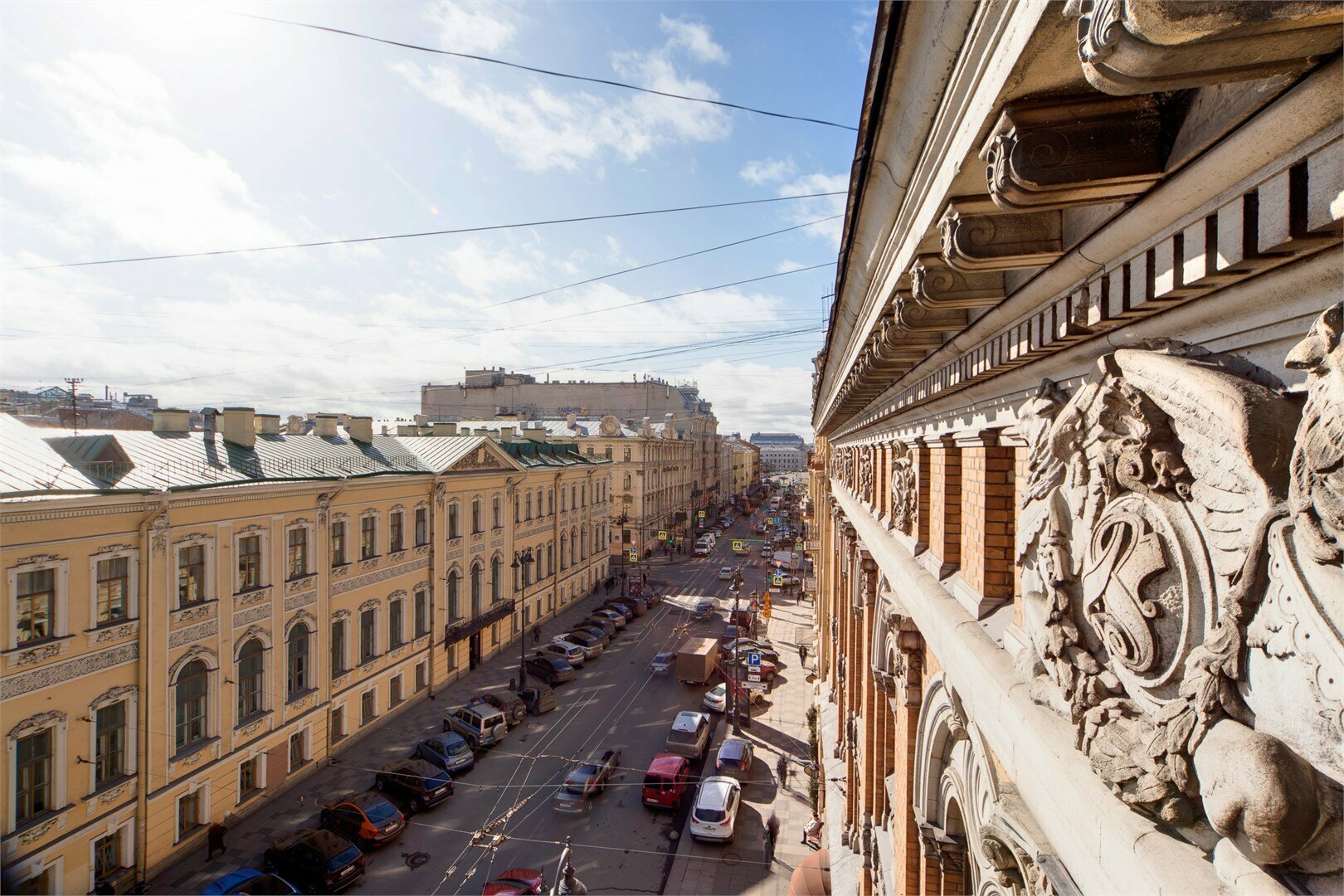 Улучшенный номер с кроватью кинг- сайз и креслом , джакузи и видом на город