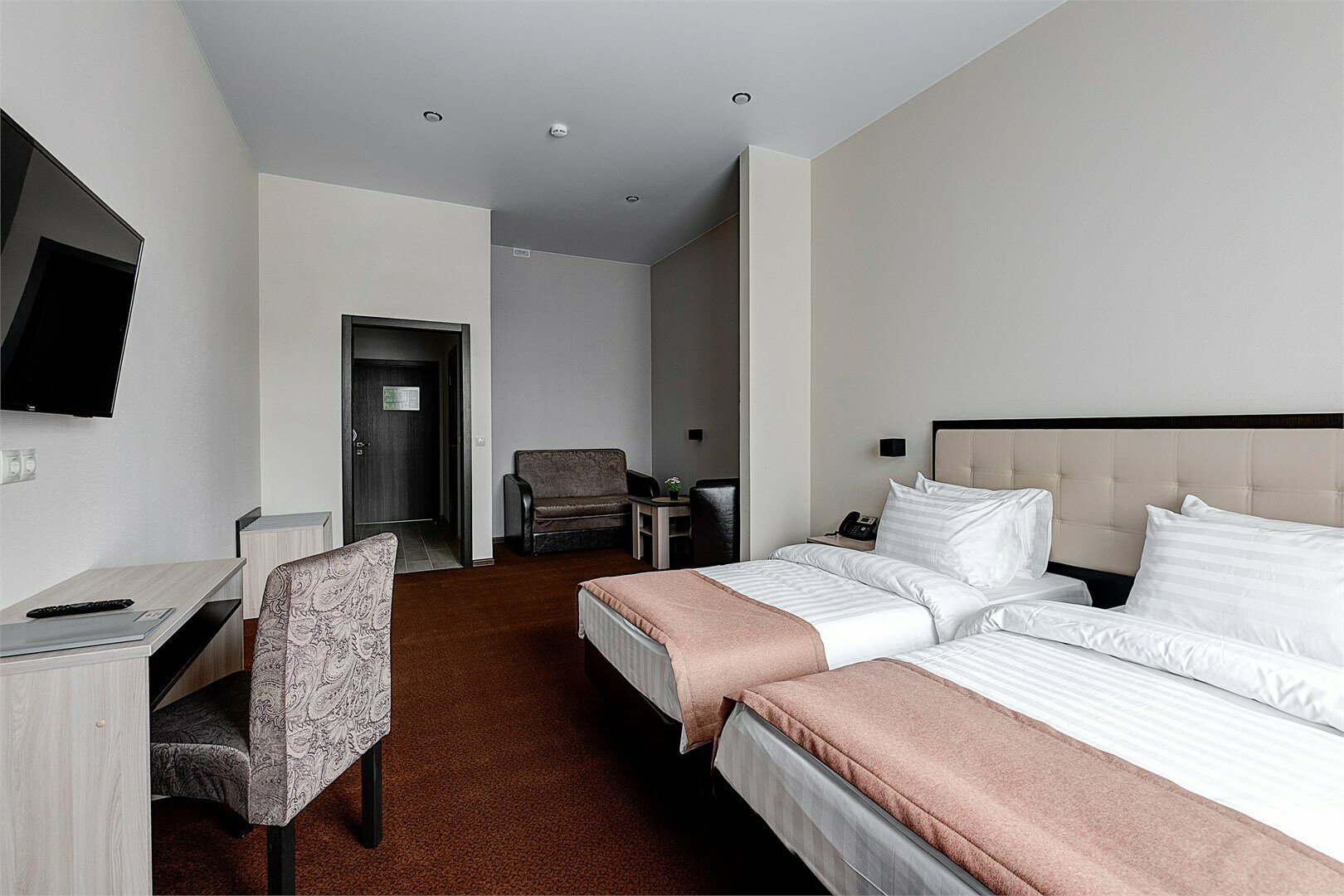 Полулюкс с 2 раздельными кроватями  или 1 большой кроватью