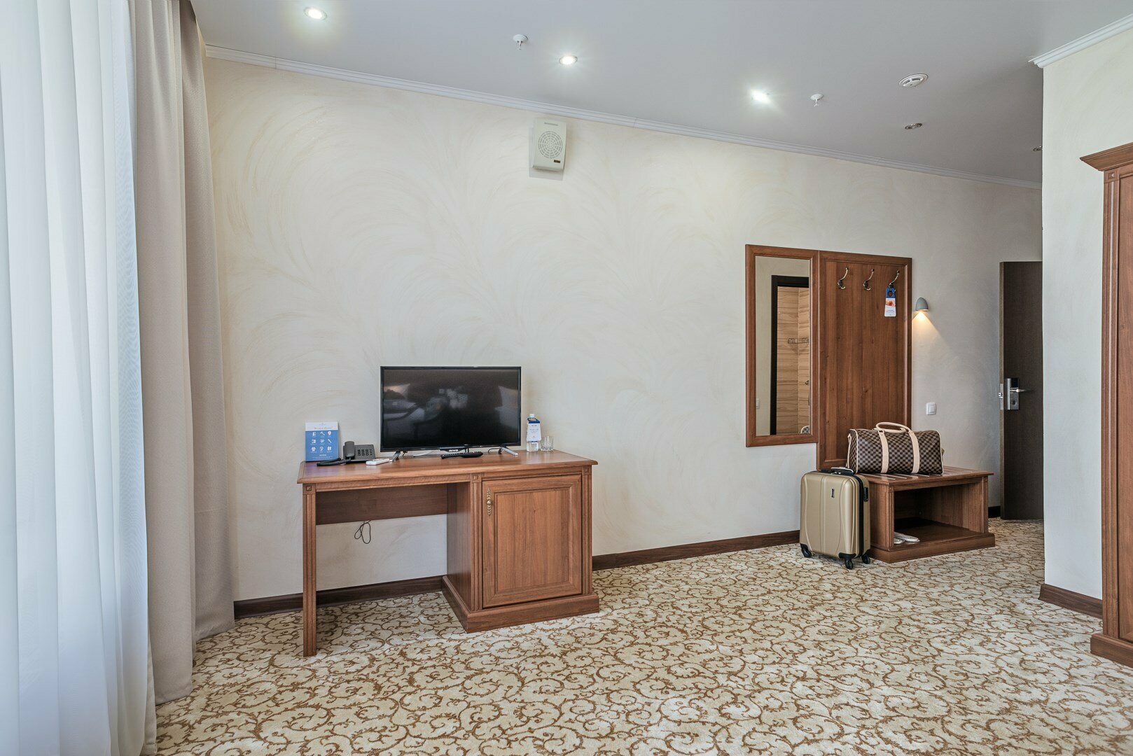 Улучшенный двухместный номер с 2 отдельными кроватями