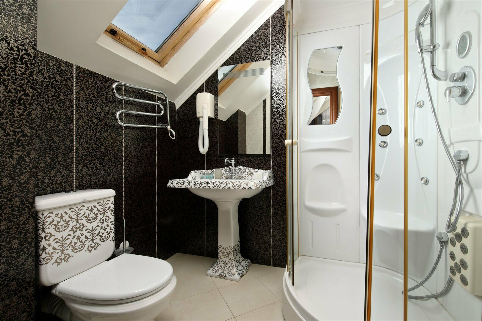 ДВУХМЕСТНЫЙ НОМЕР С ТЕРРАСОЙ И ВИДОМ НА  ГОРЫ (№10)