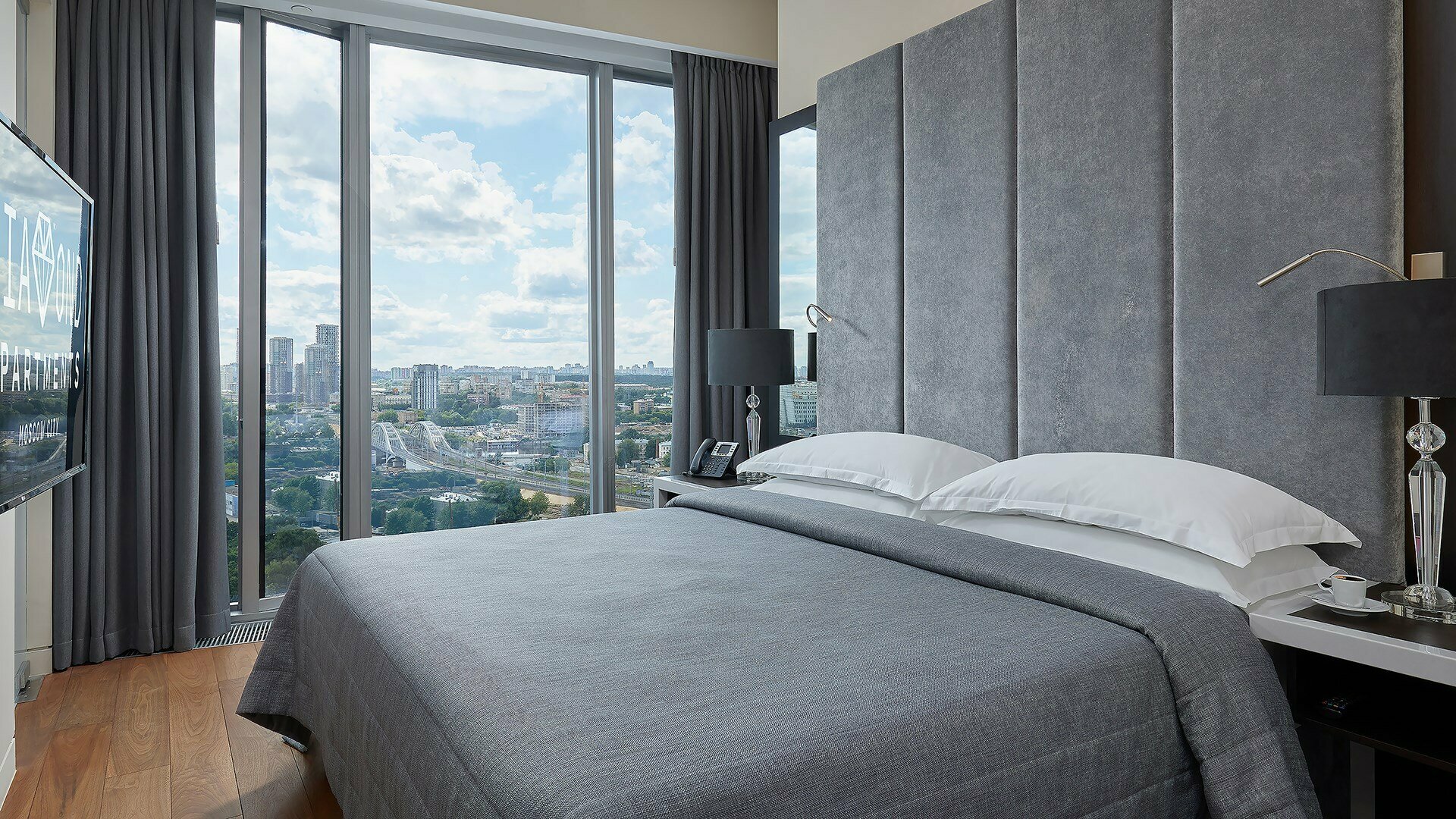 Corner Grand Apartment