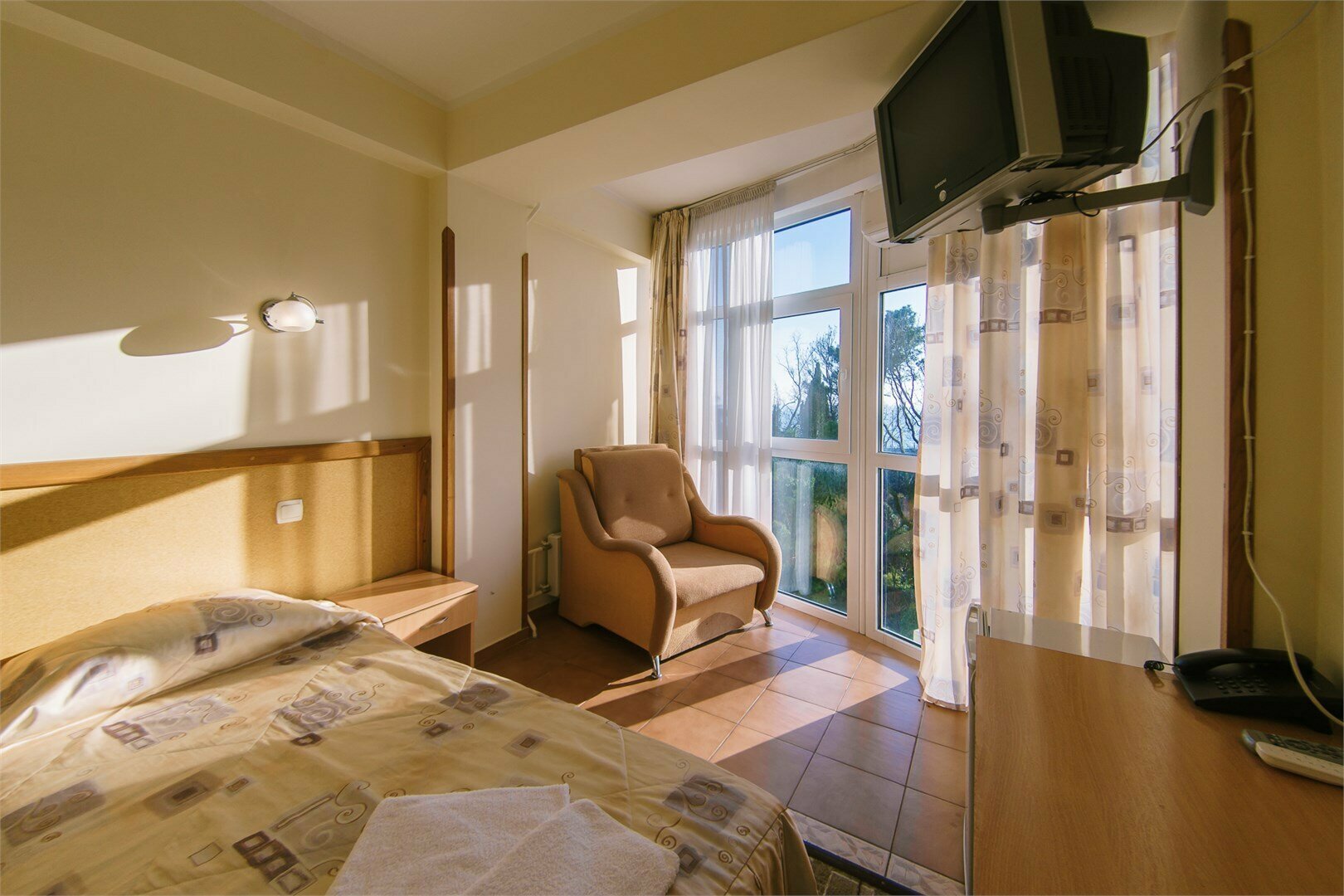 СТАНДАРТ С ВИДОМ НА МОРЕ С ВИТРАЖОМ