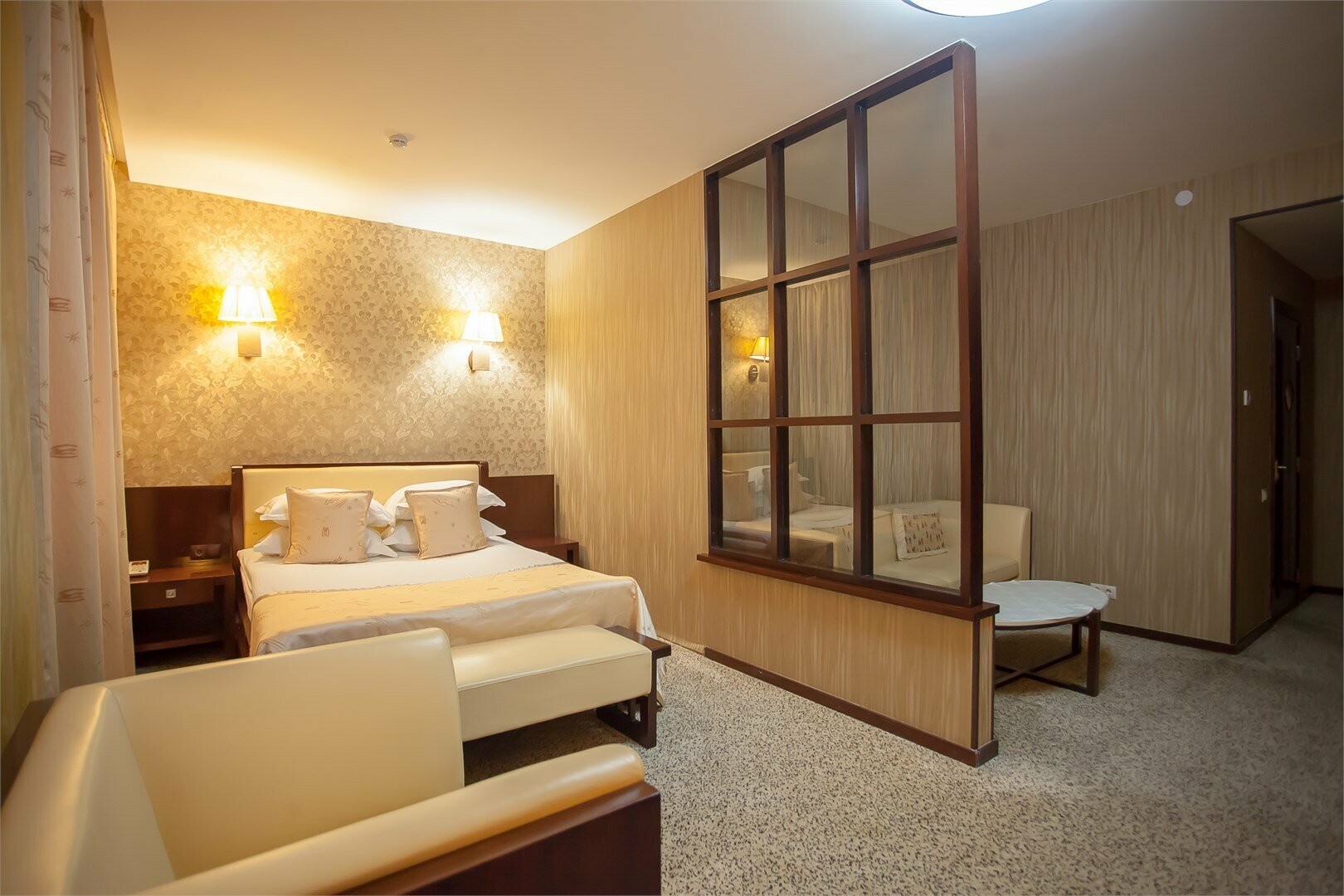 ДЕЛЮКС(ПОЛУЛЮКС)