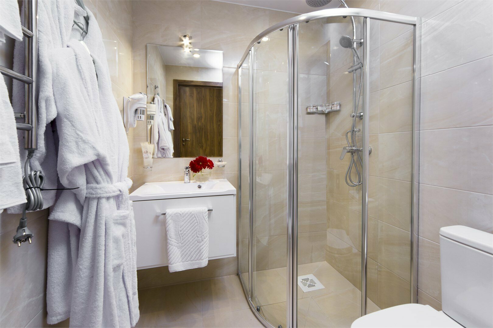 Небесный номер с мансардным окном