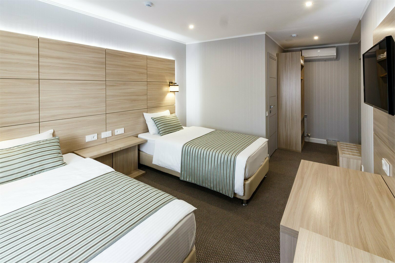 Улучшенный номер с двумя односпальными кроватями