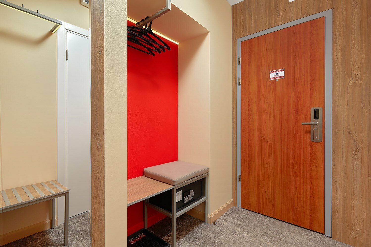 Арт с двумя раздельными кроватями