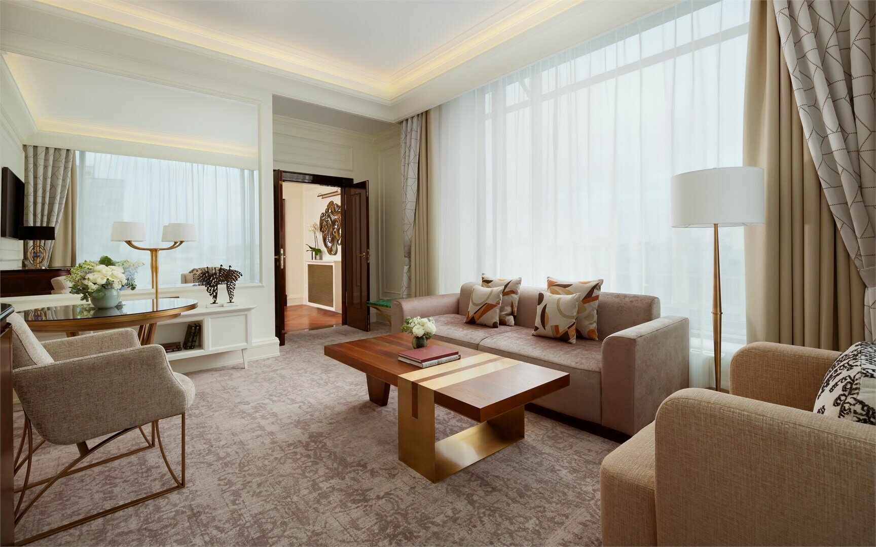 Люкс Тверская с доступом в The Carlton Club