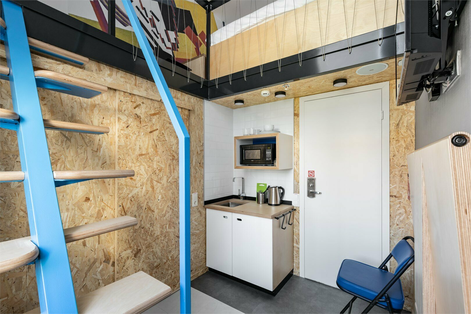 Дизайнерские двухуровневые апартаменты "Розанова"