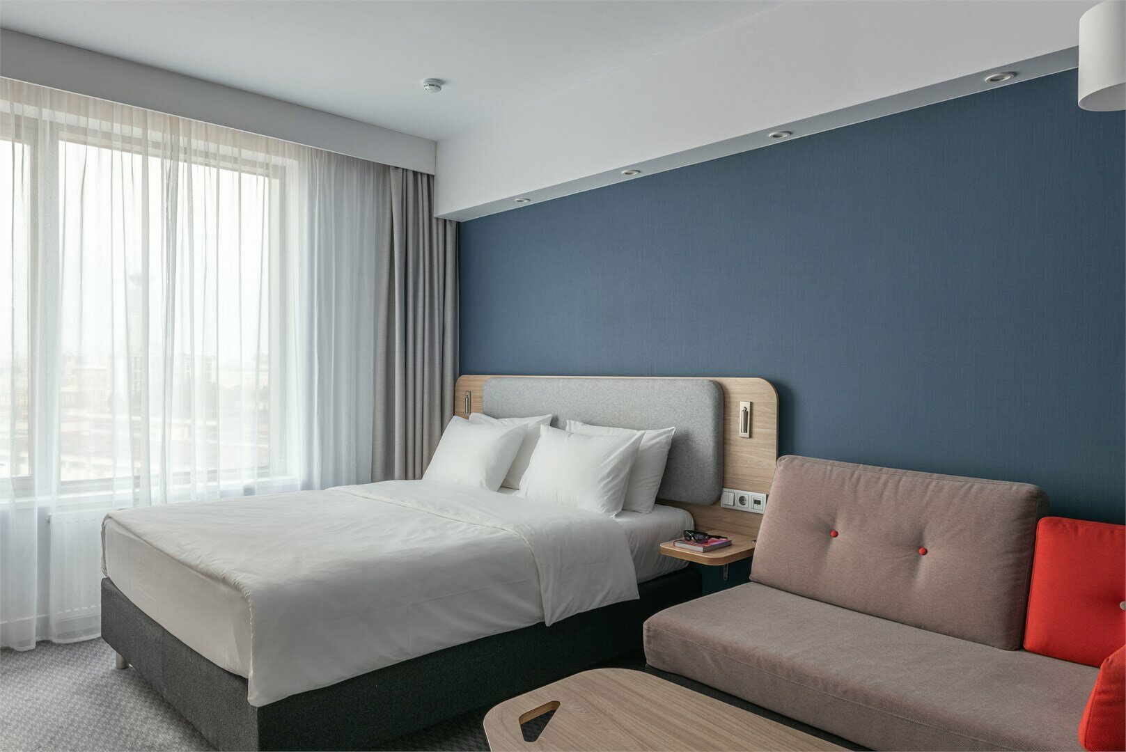 Стандартный номер с одной кроватью и диваном