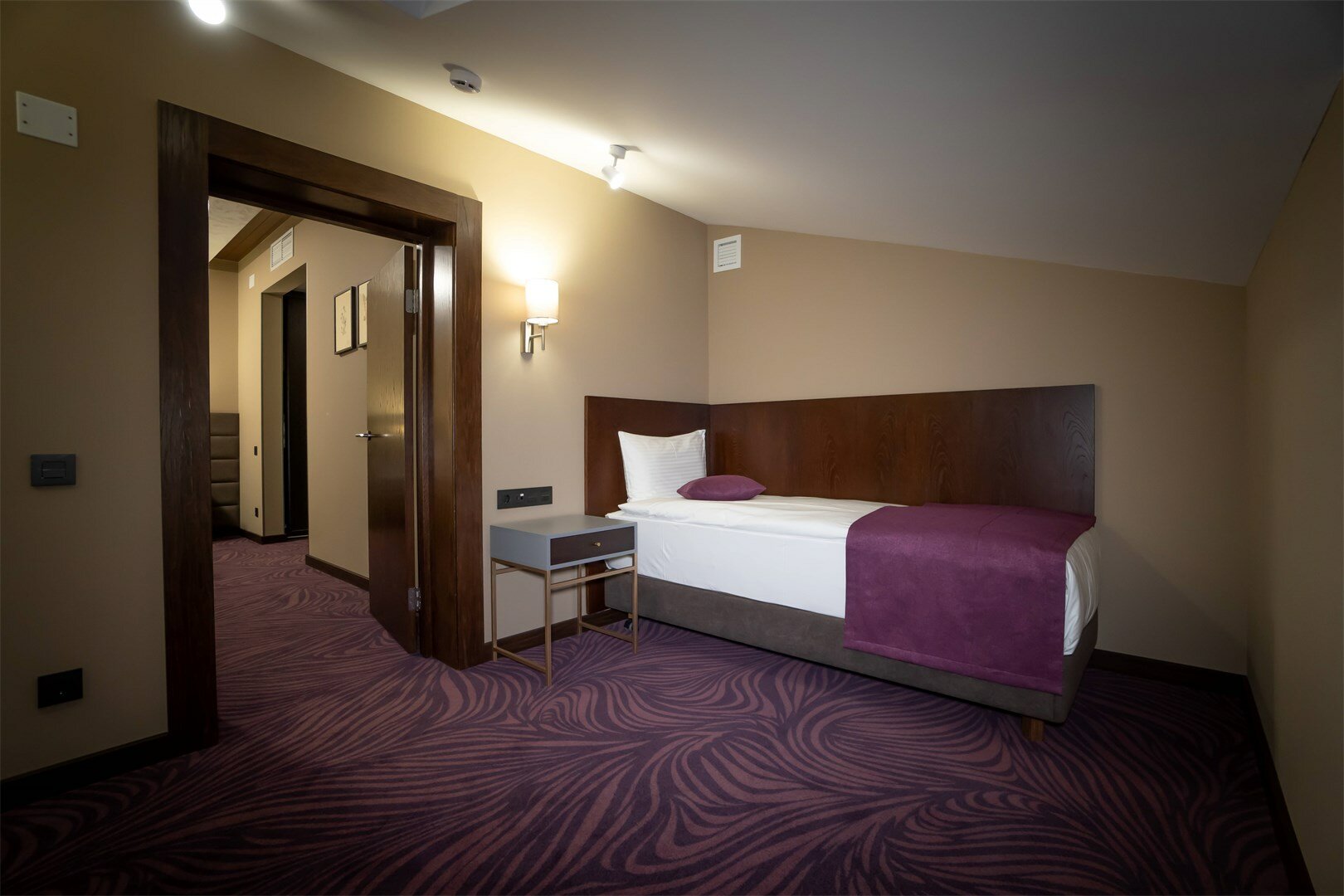 МАНСАРДНЫЙ СЕМЕЙНЫЙ НОМЕР