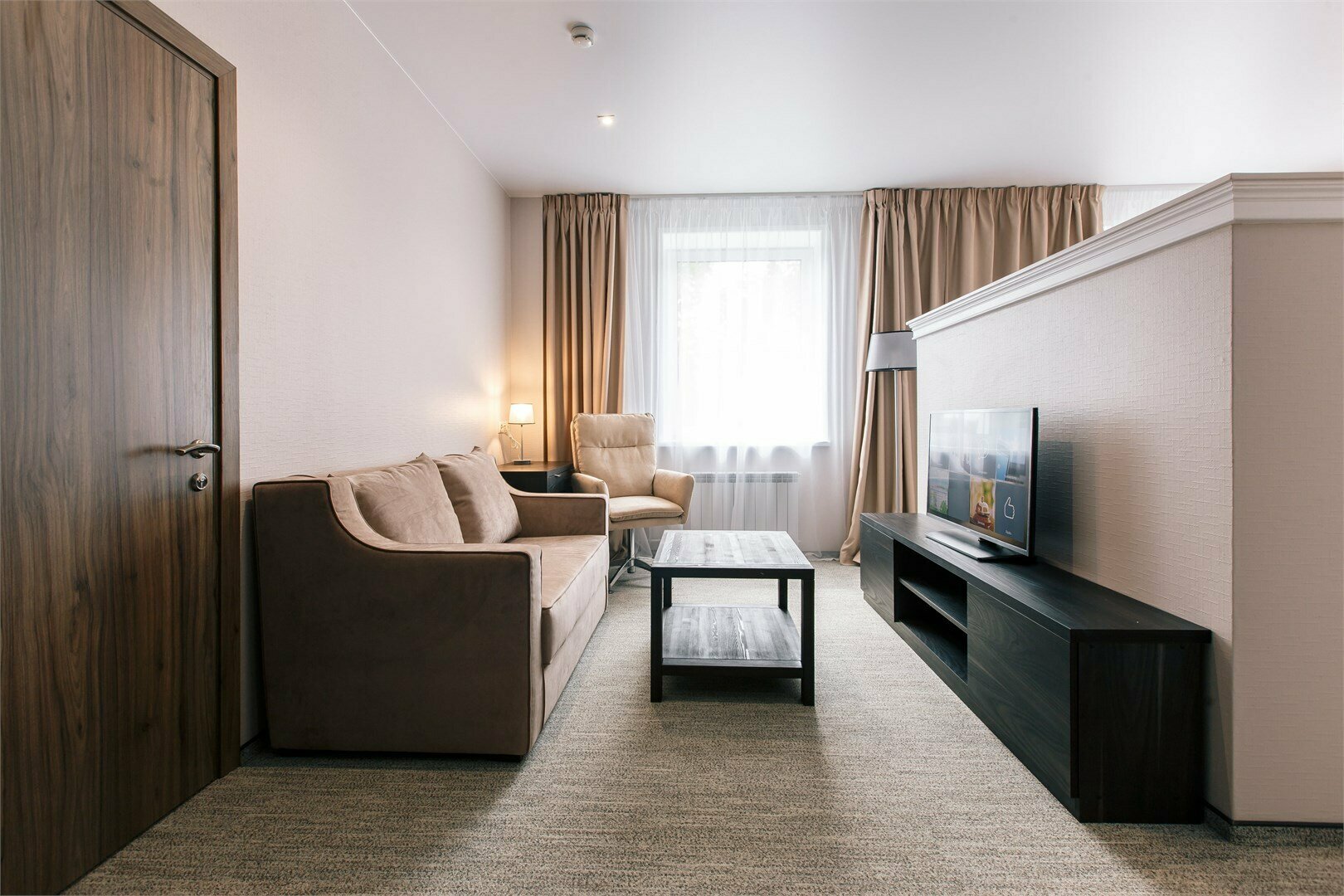 Джуниор Сюит