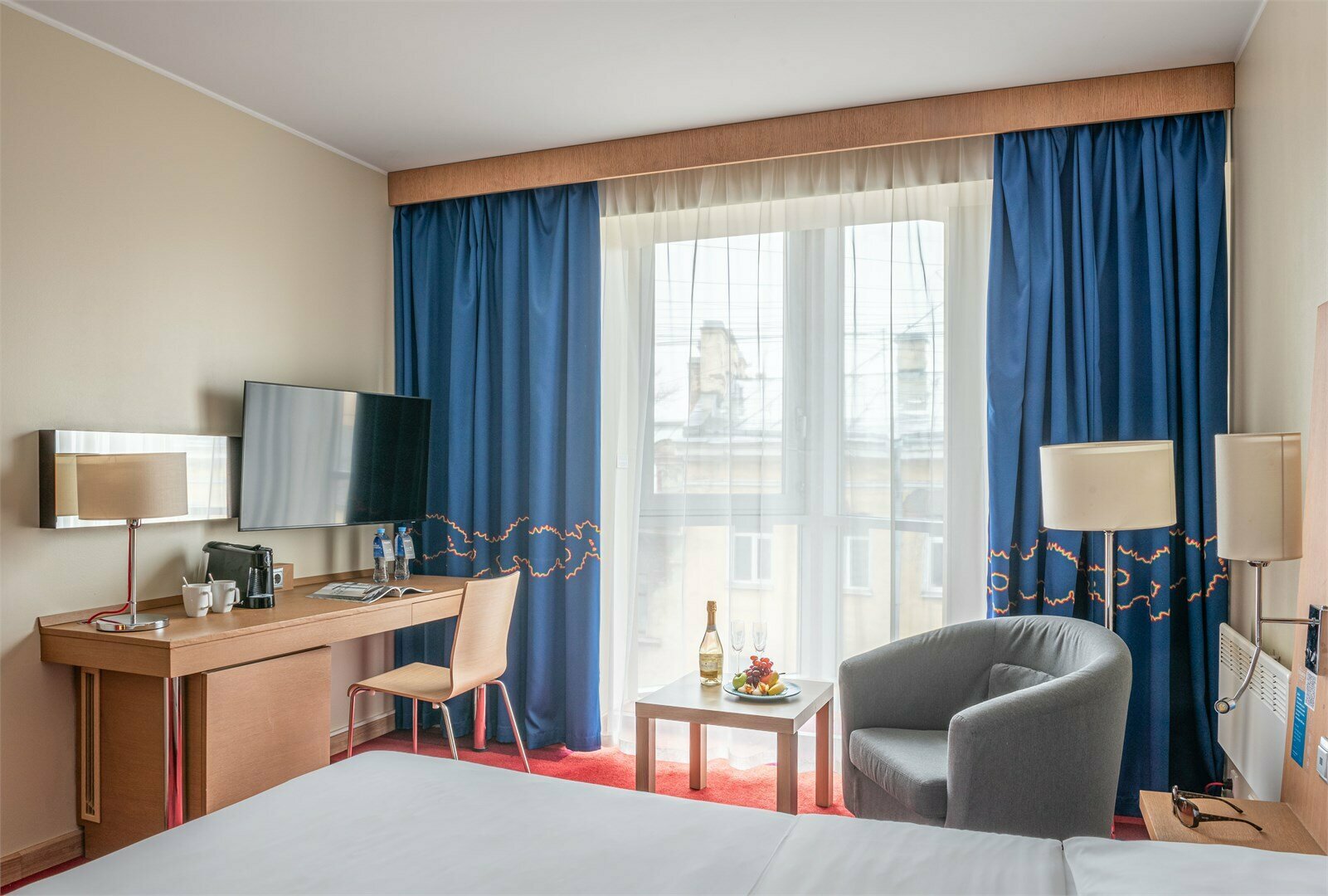 Улучшенный с видом на город