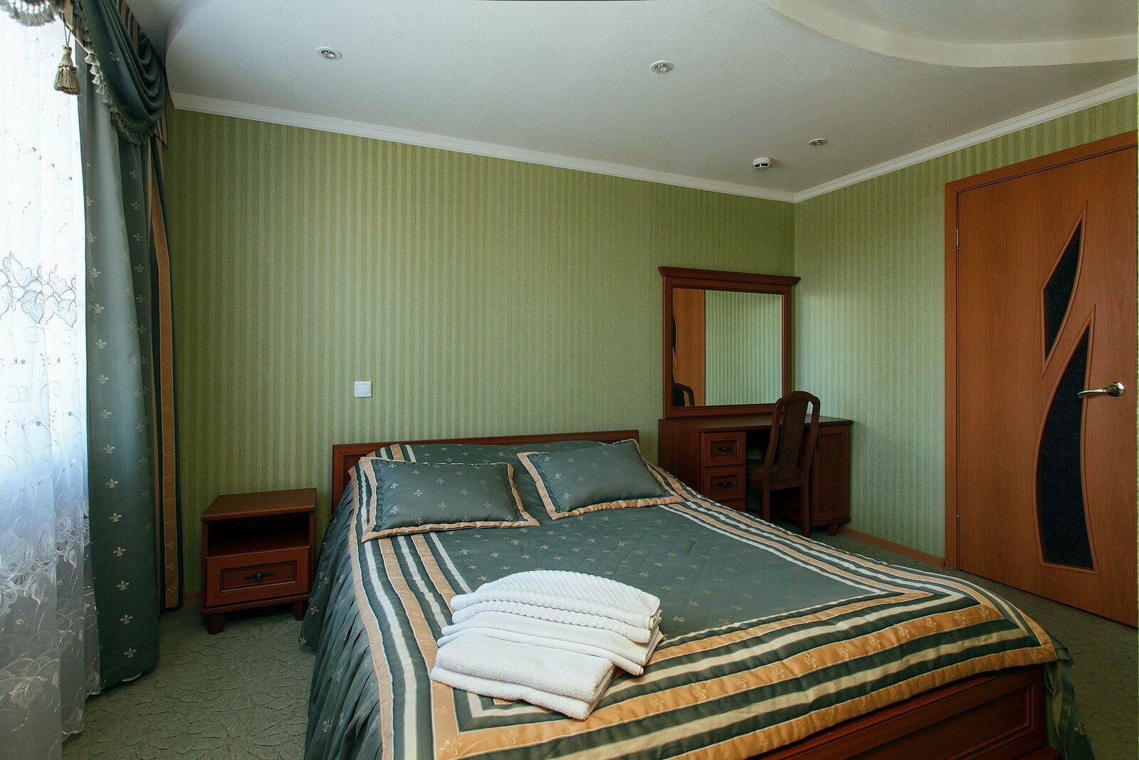 КОМФОРТ (двухкомнатный с видом на Кремль)