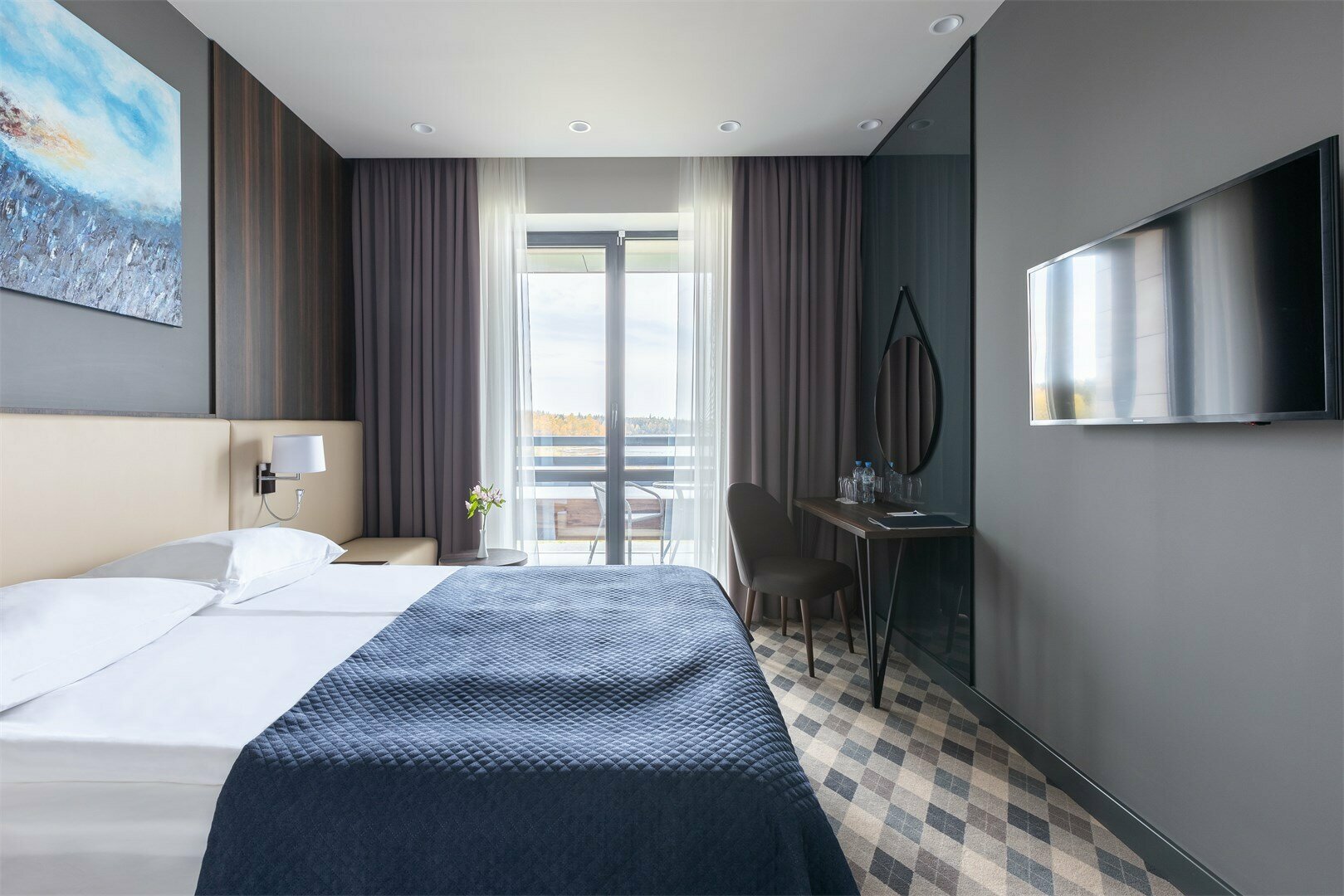 Стандарт с видом на озеро