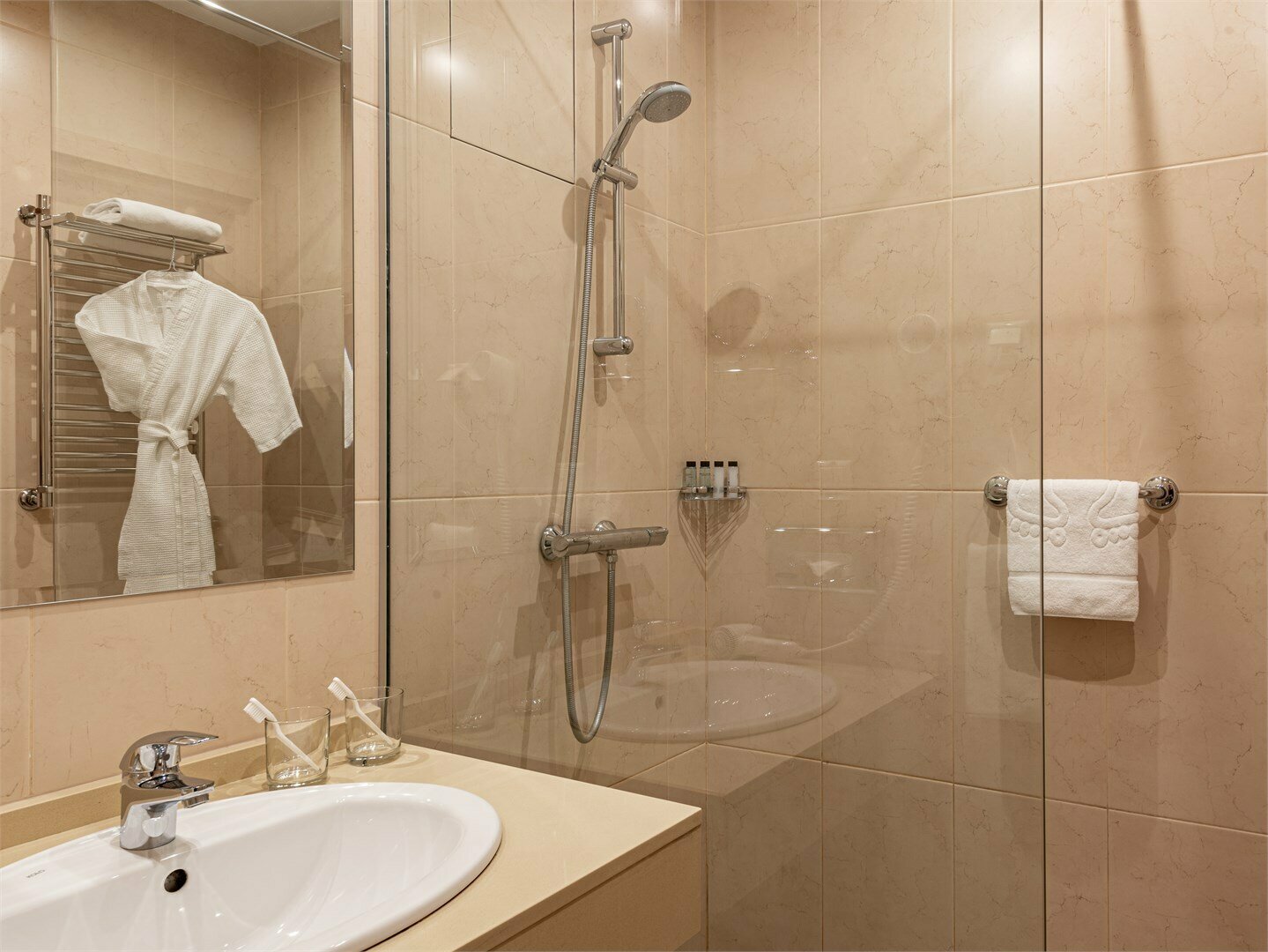 Стандартный номер с одной двуспальной кроватью