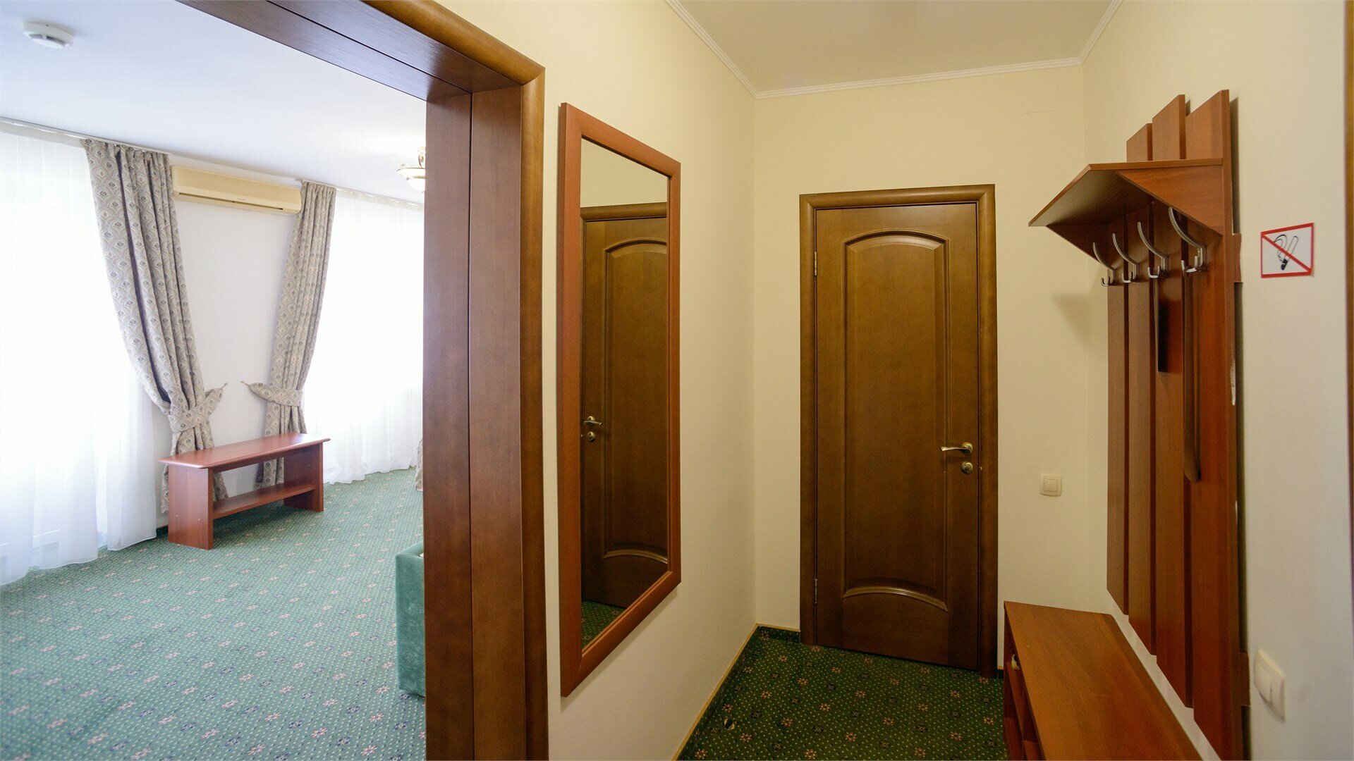 Парус №3: однокомнатный двухместный номер 1 категории (комфорт)