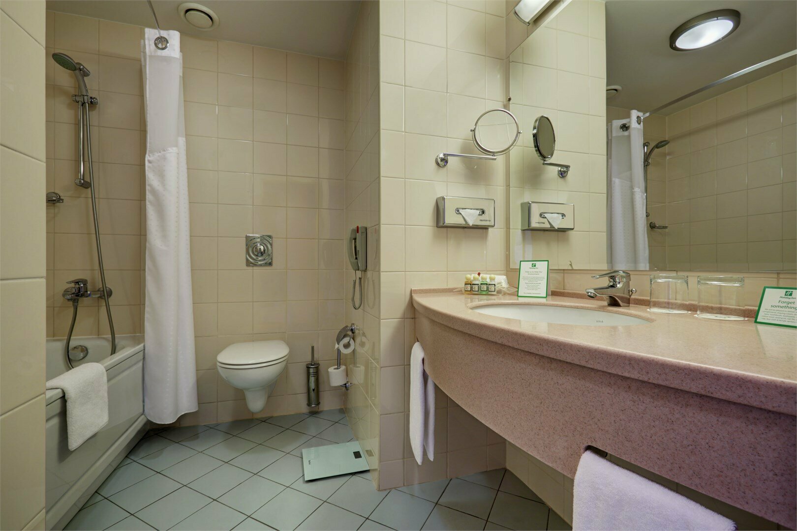 Представительский  номер с большой двуспальной кроватью