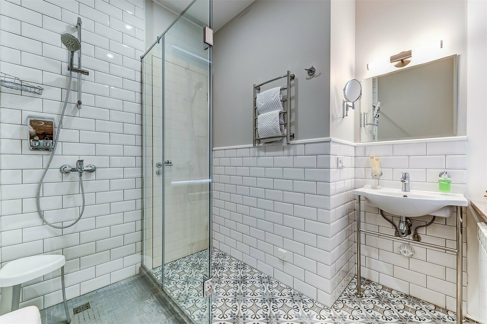 Номер комфорт с двумя раздельными кроватями или с одной большой кроватью